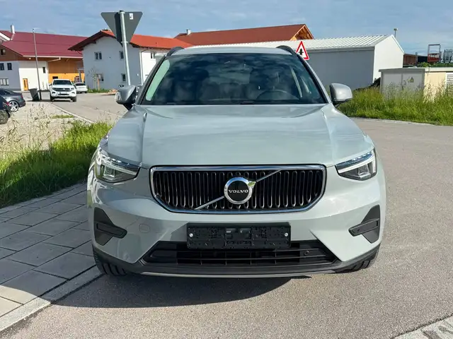 Volvo XC40 view 2