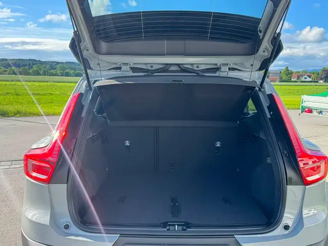 Volvo XC40 view 6