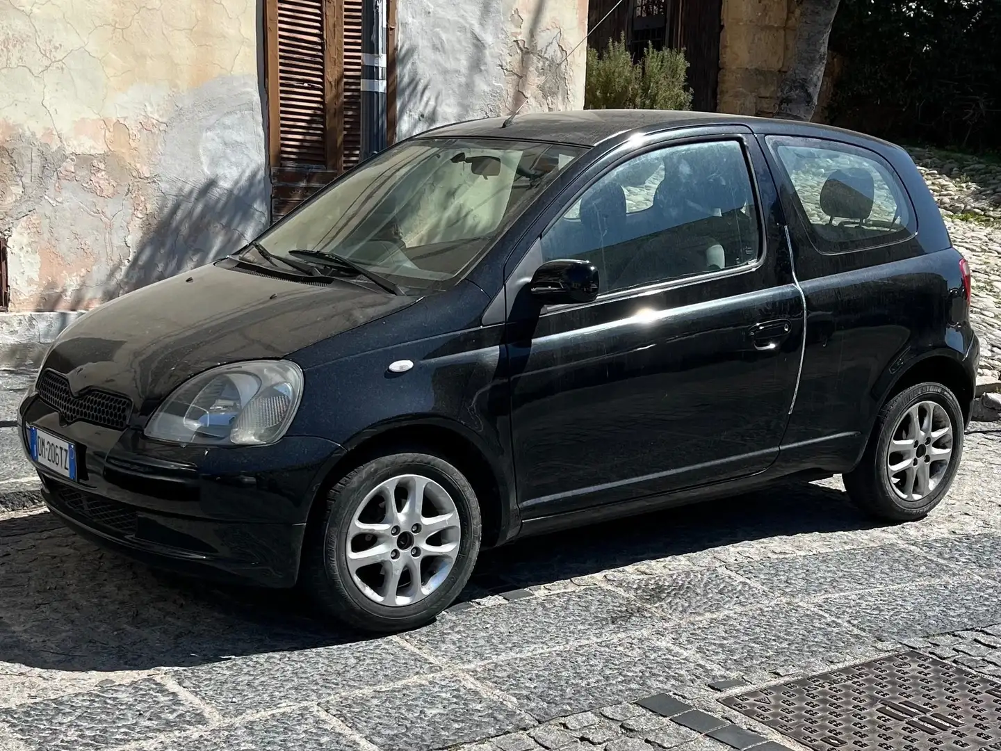 Toyota Yaris Yaris I 1999 3p 1.0 Sol Nero - 1