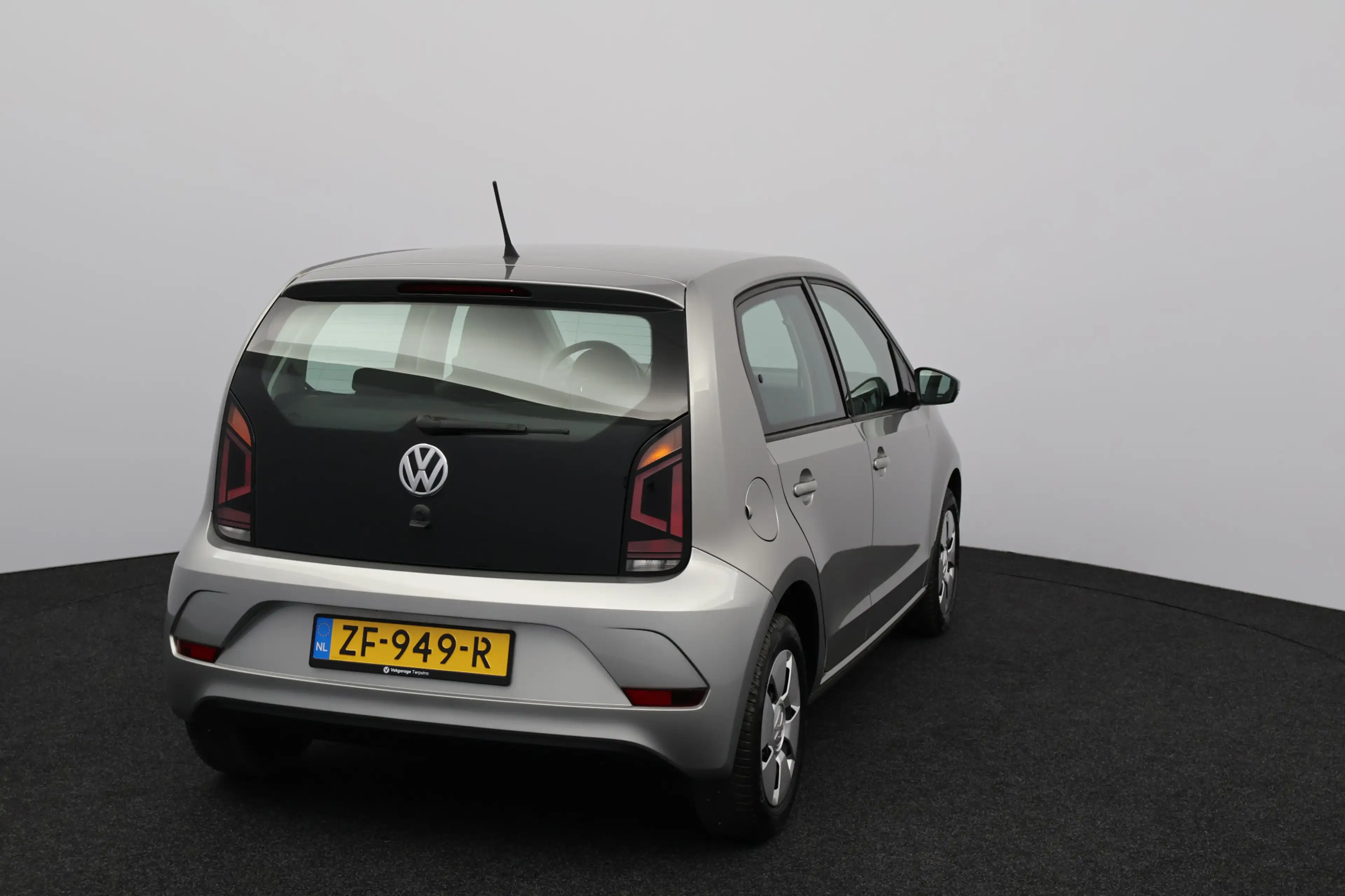 Volkswagen up! 1.0 BMT move up!/ Maps+More/ 5-DRS/ Airco!/ Radio- — photo 13