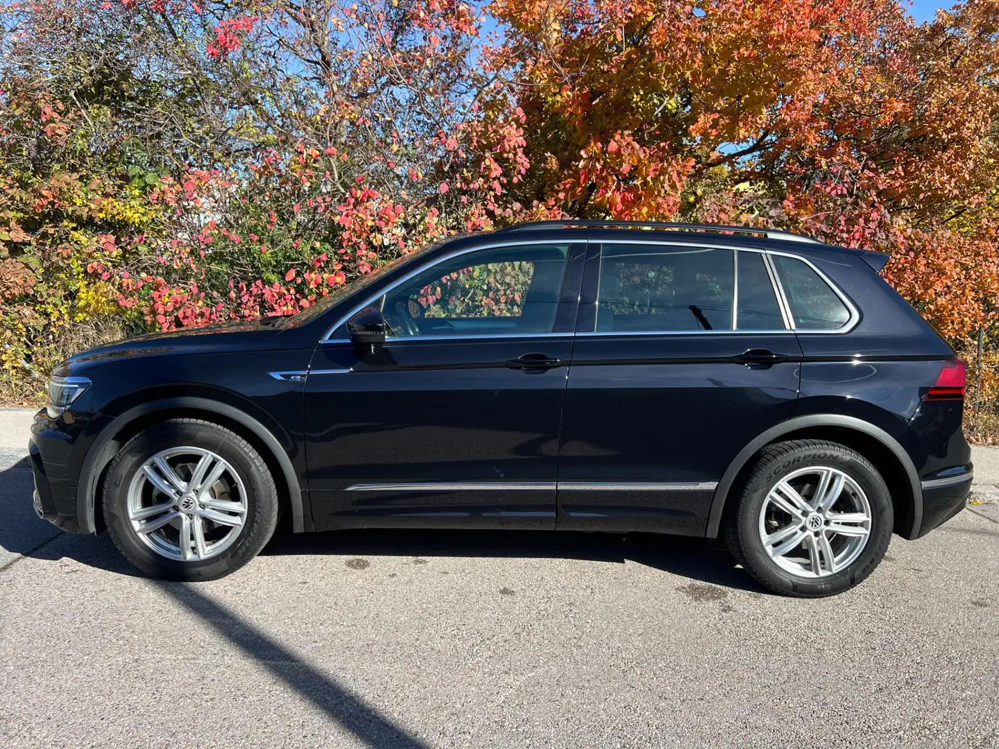 Volkswagen Tiguan 2,0 TDI SCR 4Motion Sky DSG R-LINE Schwarz - 2