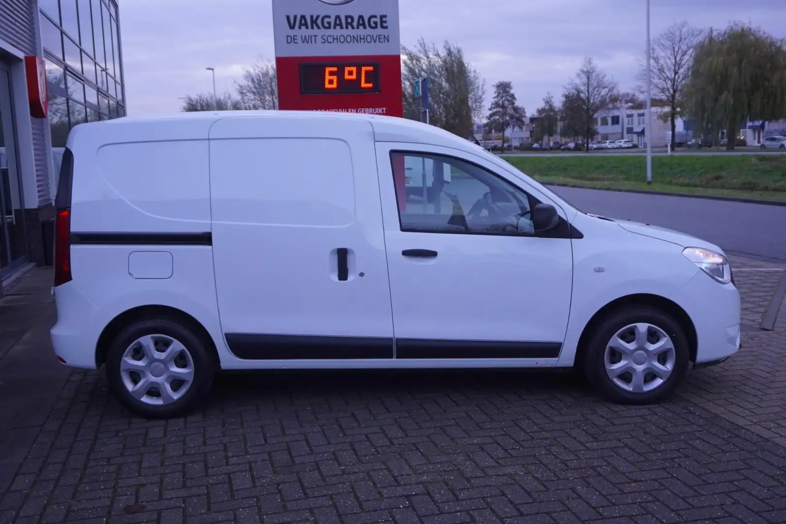 Dacia Dokker 1.3 TCE Benzine !!!/ Airco / Stoelverwarming /Trek - 2