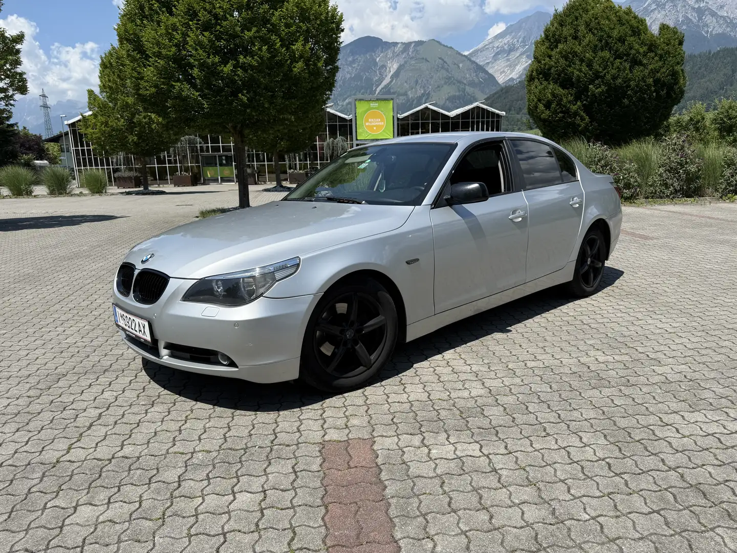 BMW 525 525D Silber - 1
