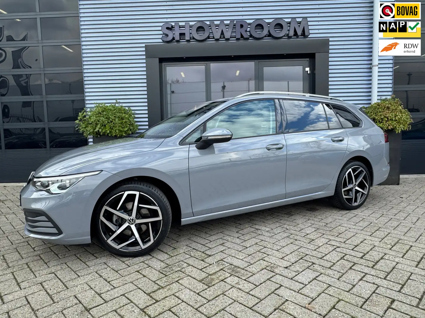 Volkswagen Golf Variant 1.0 eTSI Life Automaat|Apple Carplay|Pano|Camera | Gris - 1