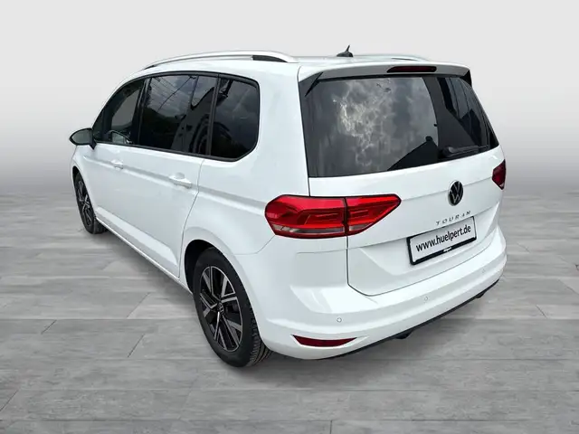 Volkswagen Touran view 3