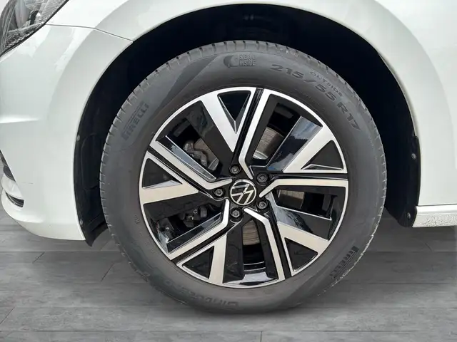 Volkswagen Touran view 8