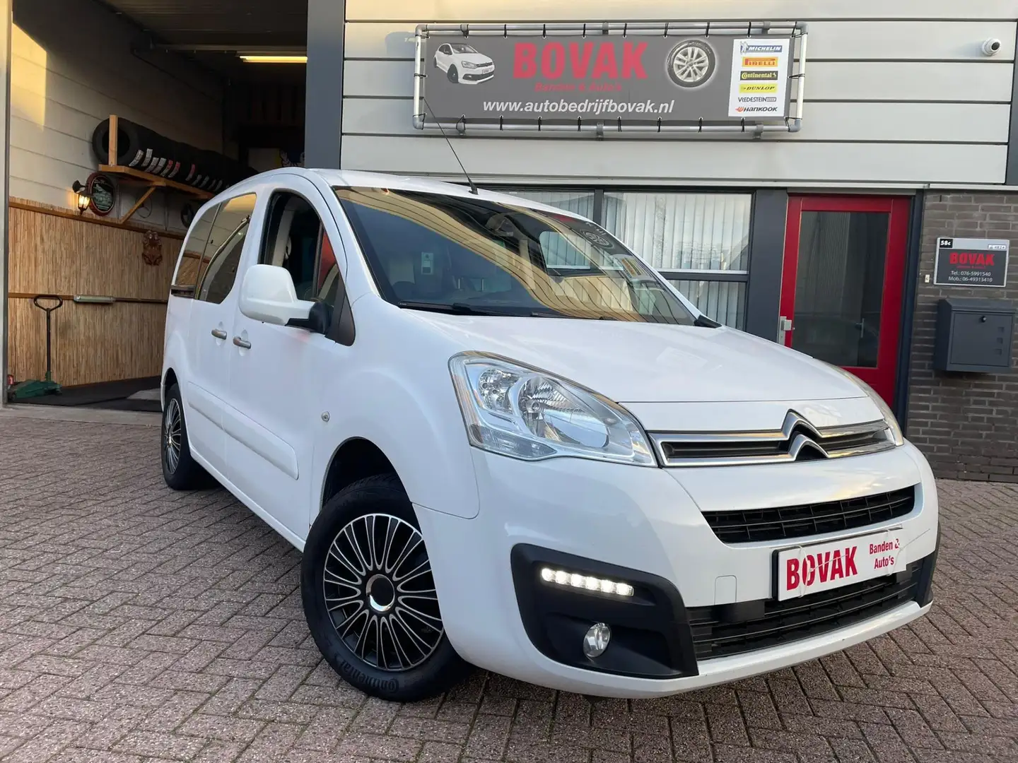 Citroen Berlingo 1.2 PureTech Feel Wit - 1