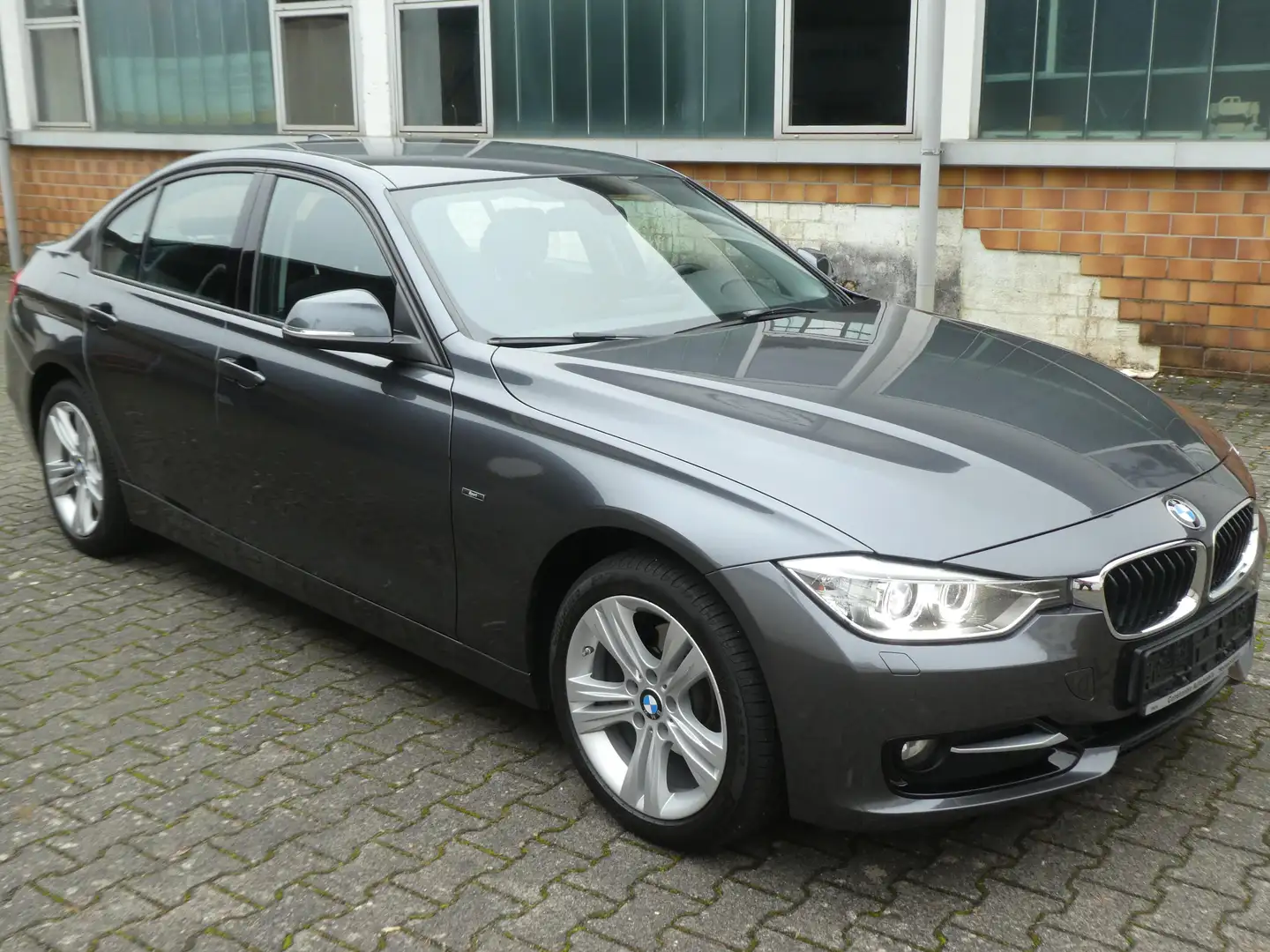 BMW 318 d F30 Sport Line 1-Hand Grau - 2