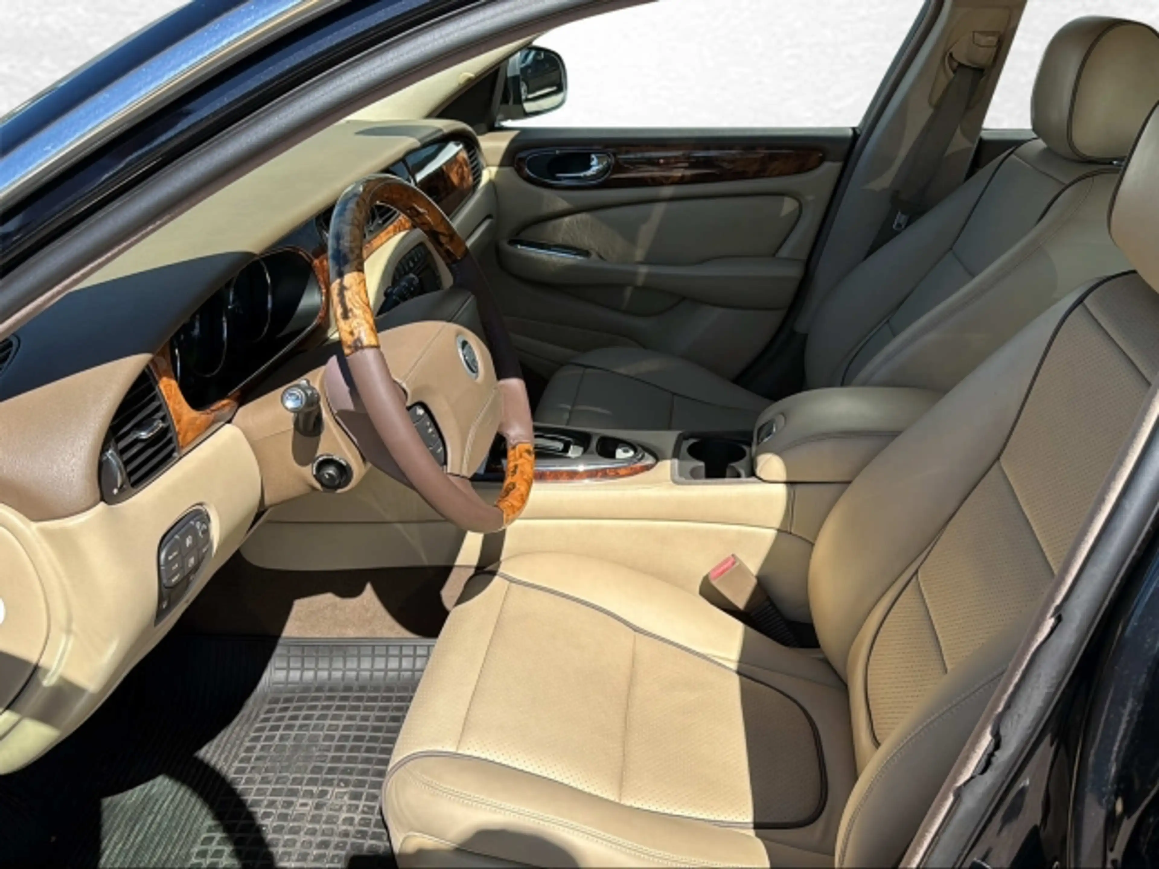 Jaguar XJ 2,7D 207PS Executive — photo 14