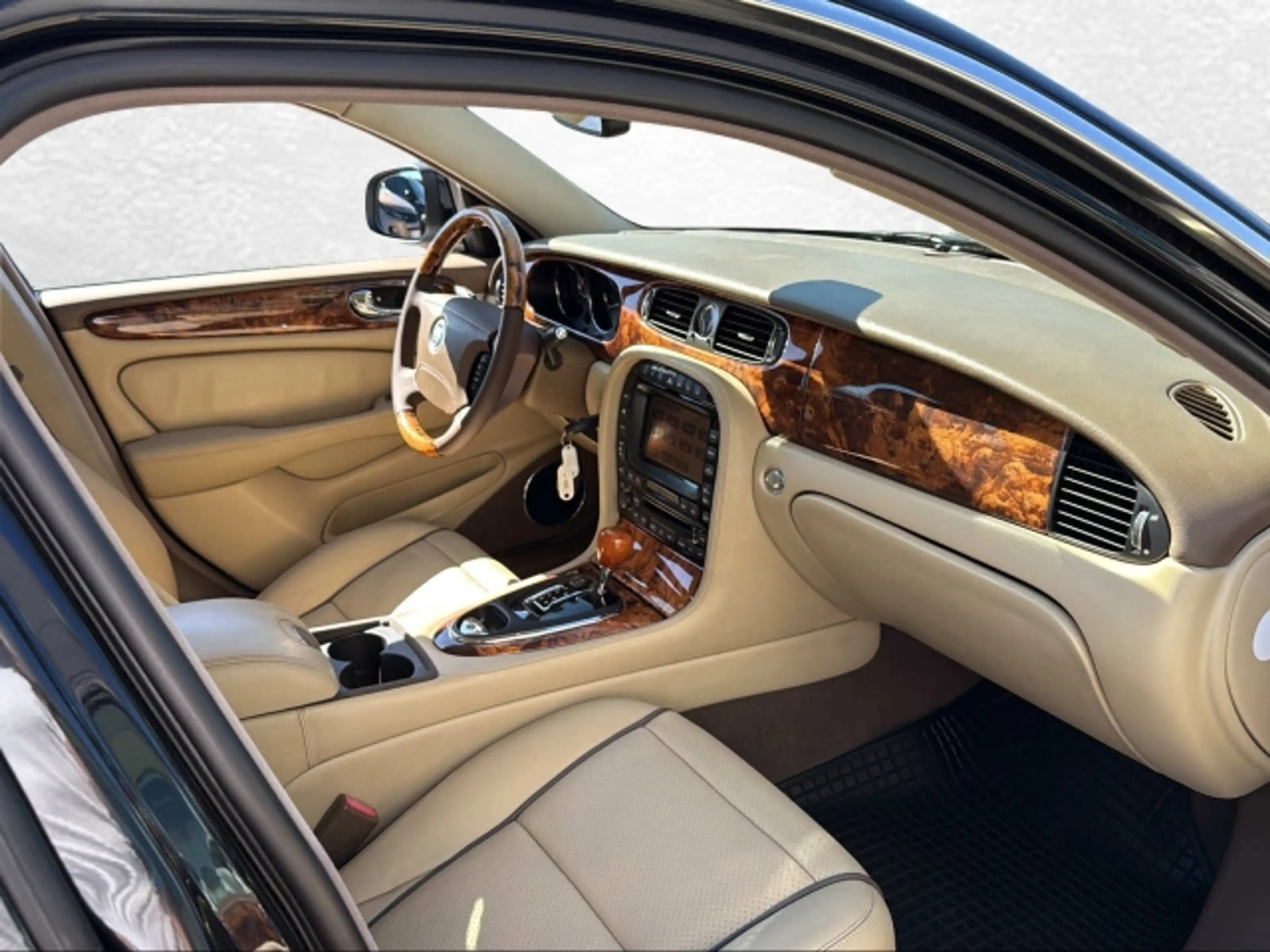 Jaguar XJ 2,7D 207PS Executive — photo 12