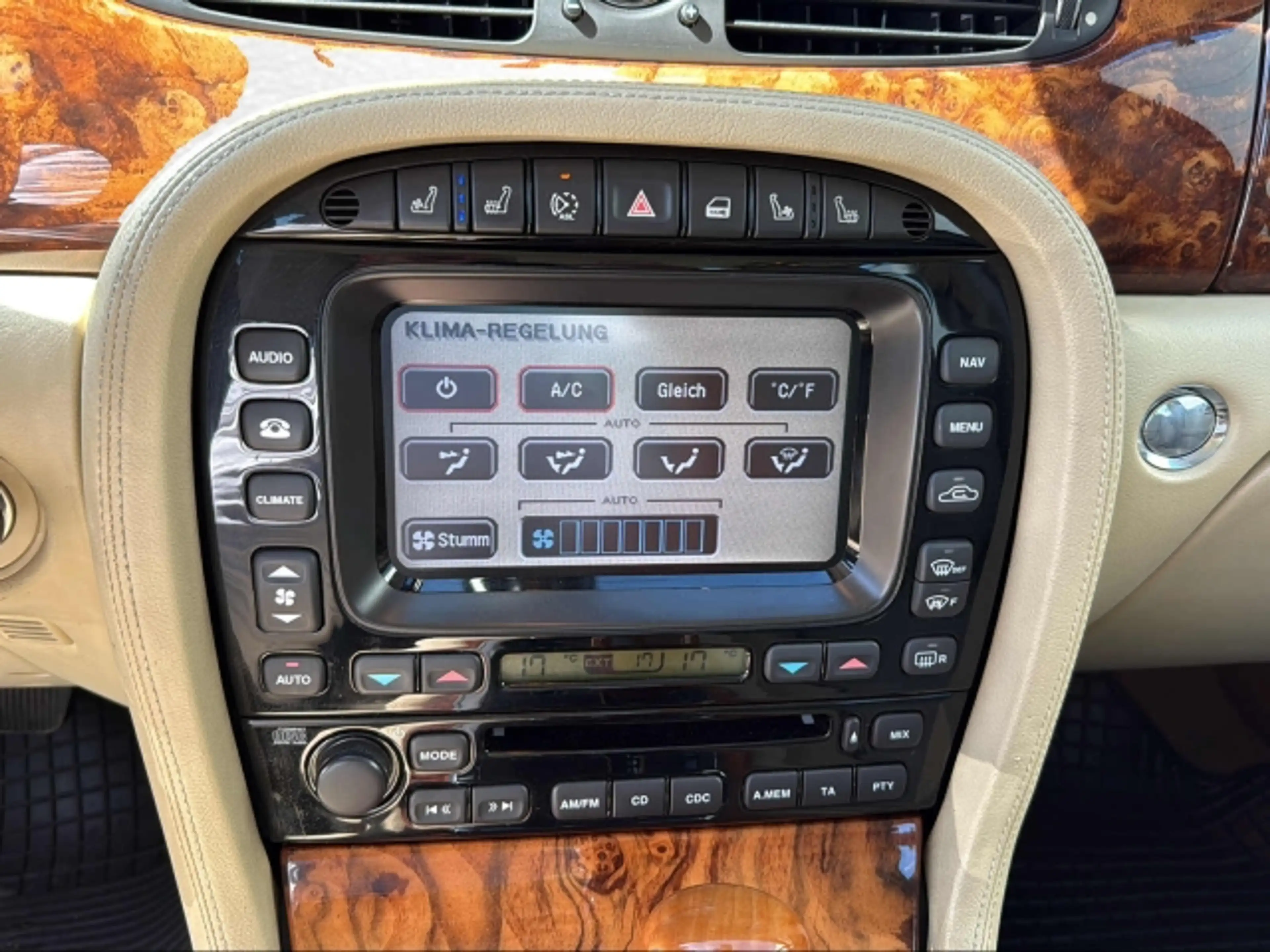 Jaguar XJ 2,7D 207PS Executive — photo 11
