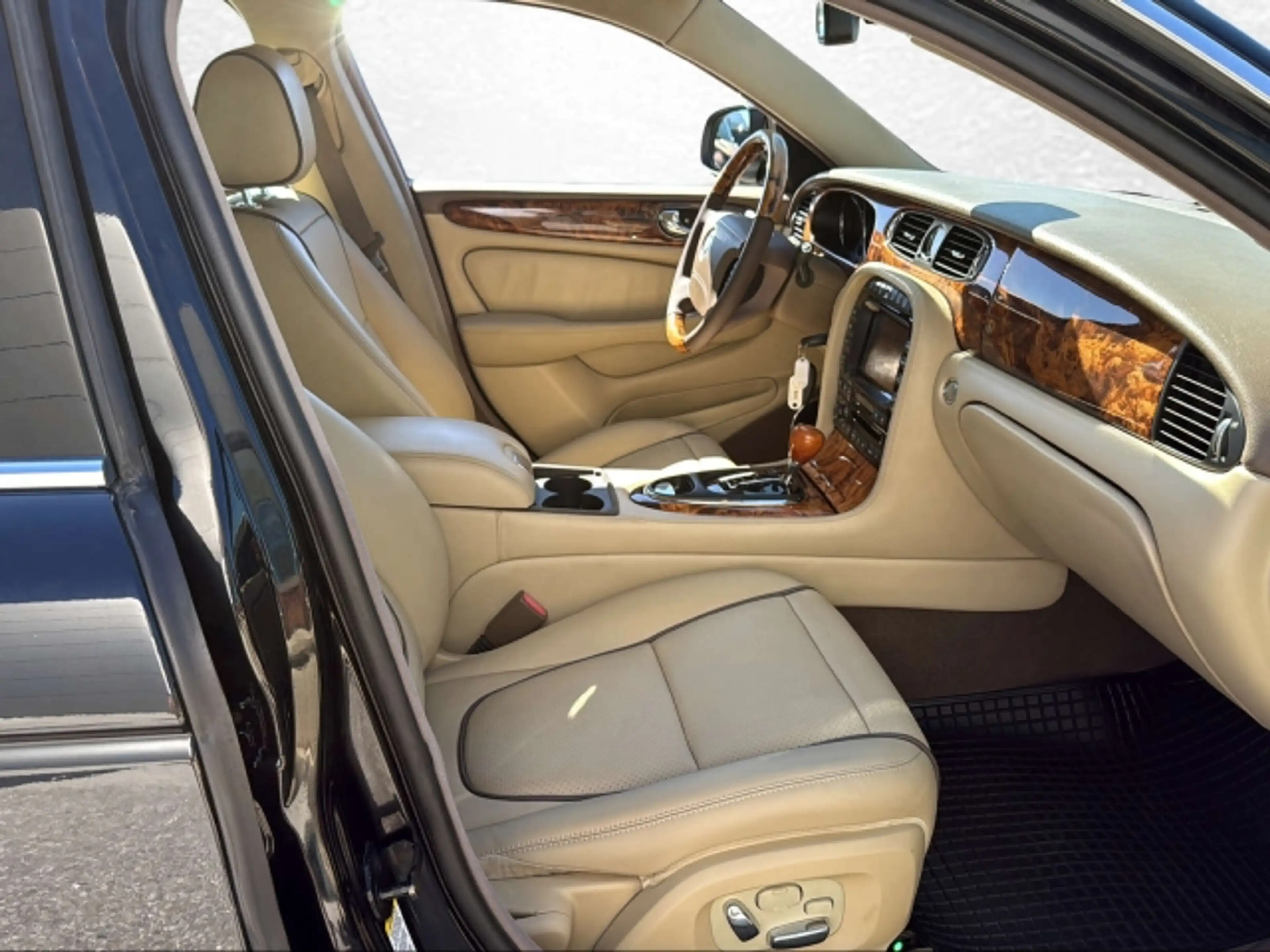 Jaguar XJ 2,7D 207PS Executive — photo 15