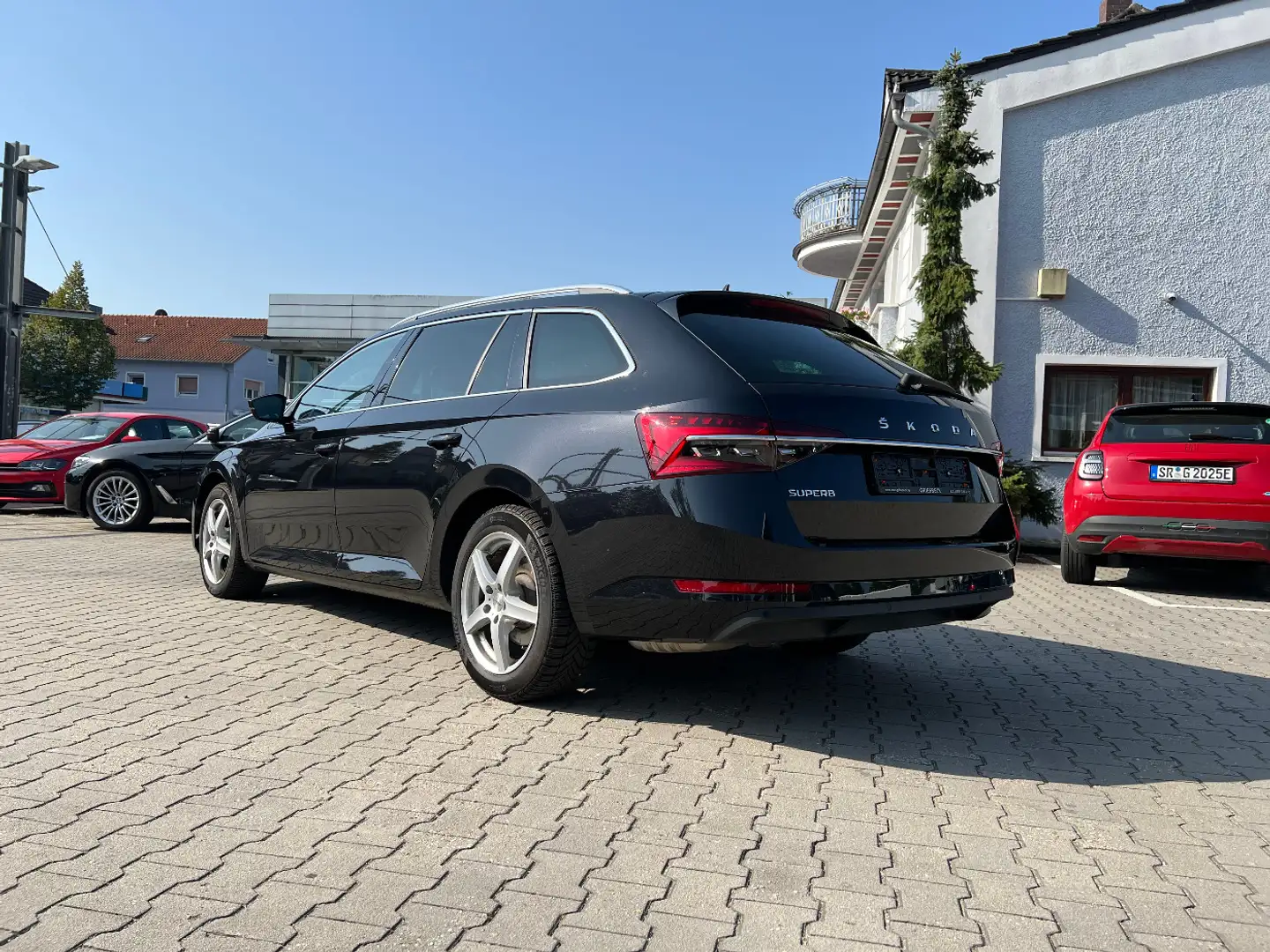 Skoda Superb Combi 2.0 TDI Style LED Navi Pano SD Sitzh Schwarz - 2
