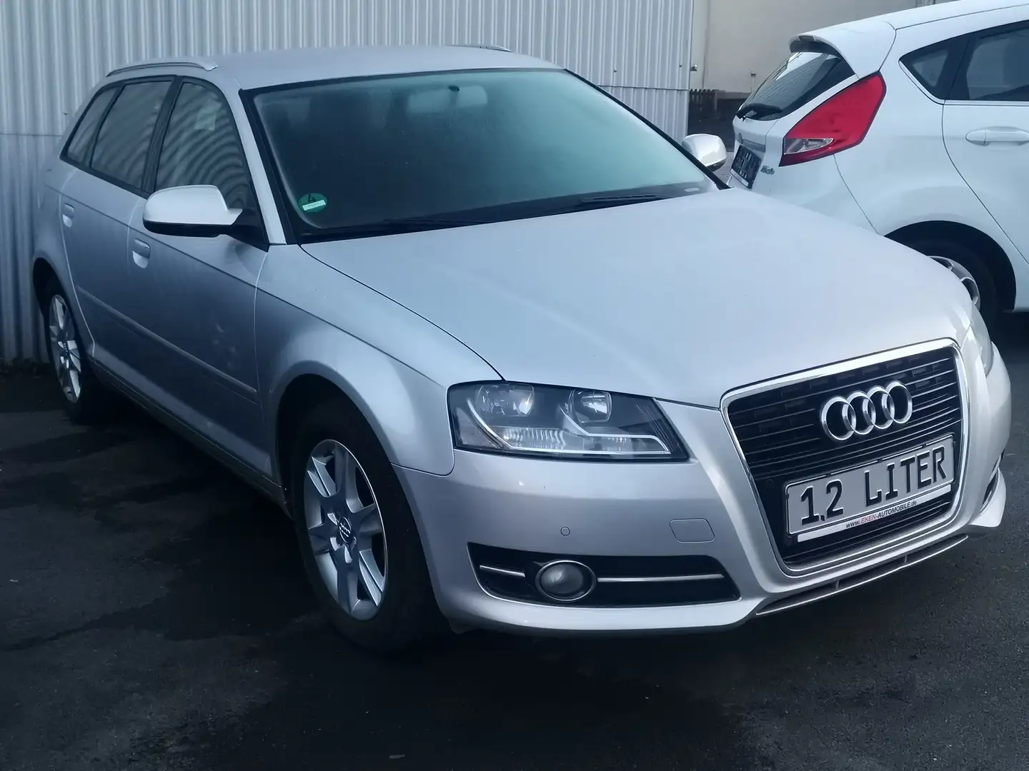 Audi A3 1.2 TFSI Sportback Top Gepflegt 1. HAND Silber - 2