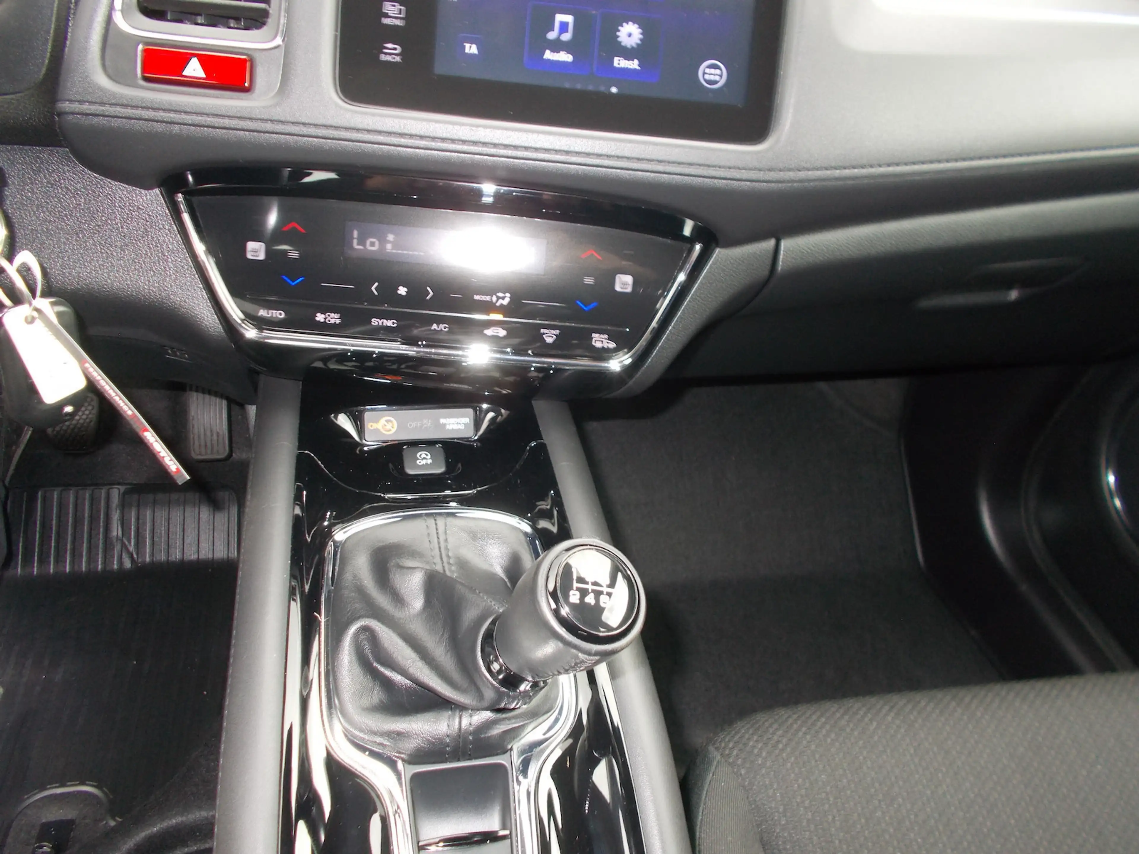 Honda HR-V 1,5 i-VTEC Elegance — photo 14