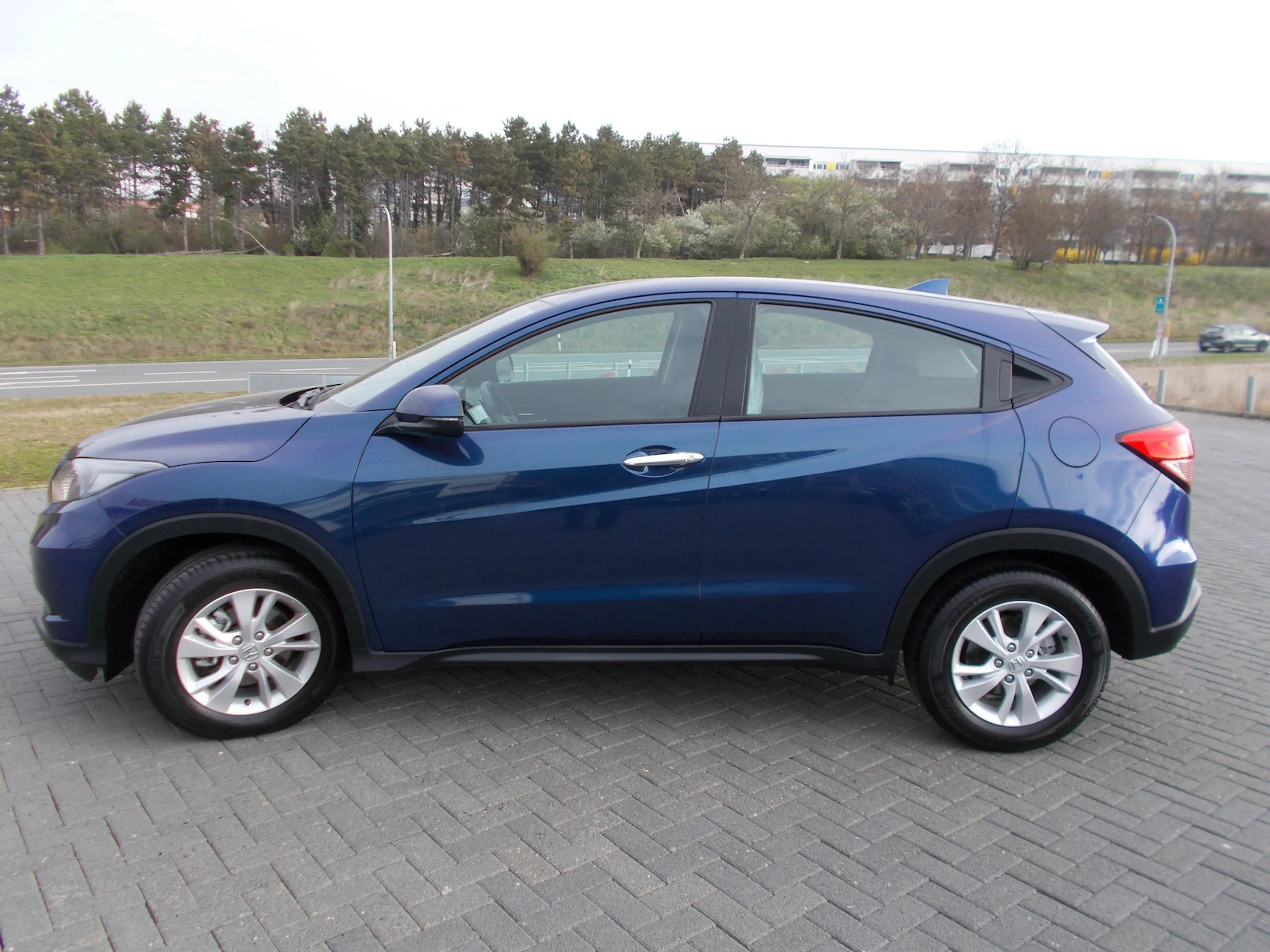 Honda HR-V 1,5 i-VTEC Elegance — photo 3