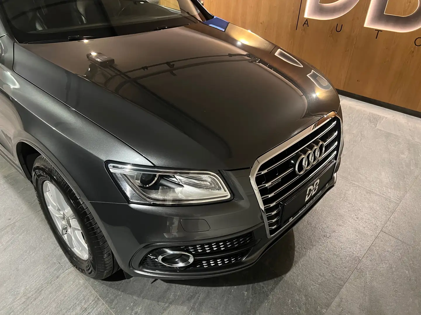 Audi Q5 2.0 TDI - Quattro - S line - LED - Grau - 2