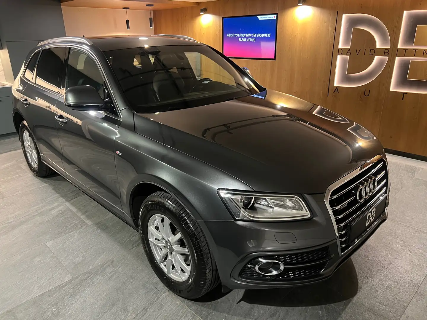 Audi Q5 2.0 TDI - Quattro - S line - LED - Grau - 1