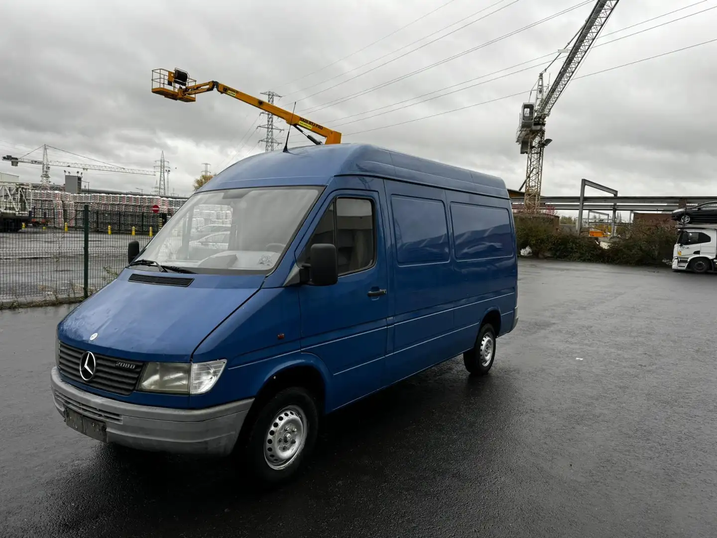 Mercedes-Benz Sprinter 208D L2H2 Grand Levier de Vitesse Moteur Ordinaire Blauw - 1