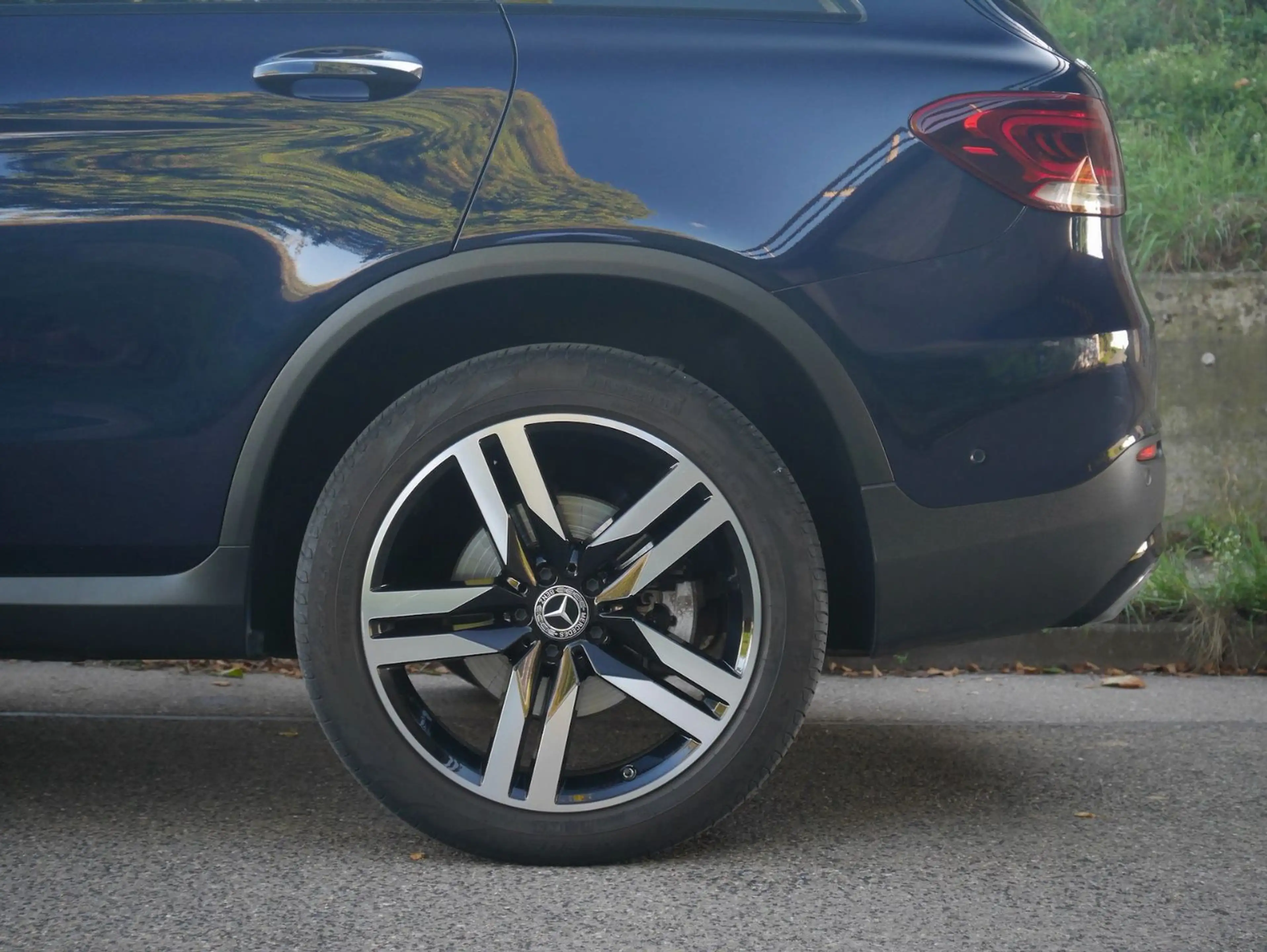 Mercedes-Benz GLC 300 e 4Matic Plug-In-Hybrid//AMG Line — photo 6
