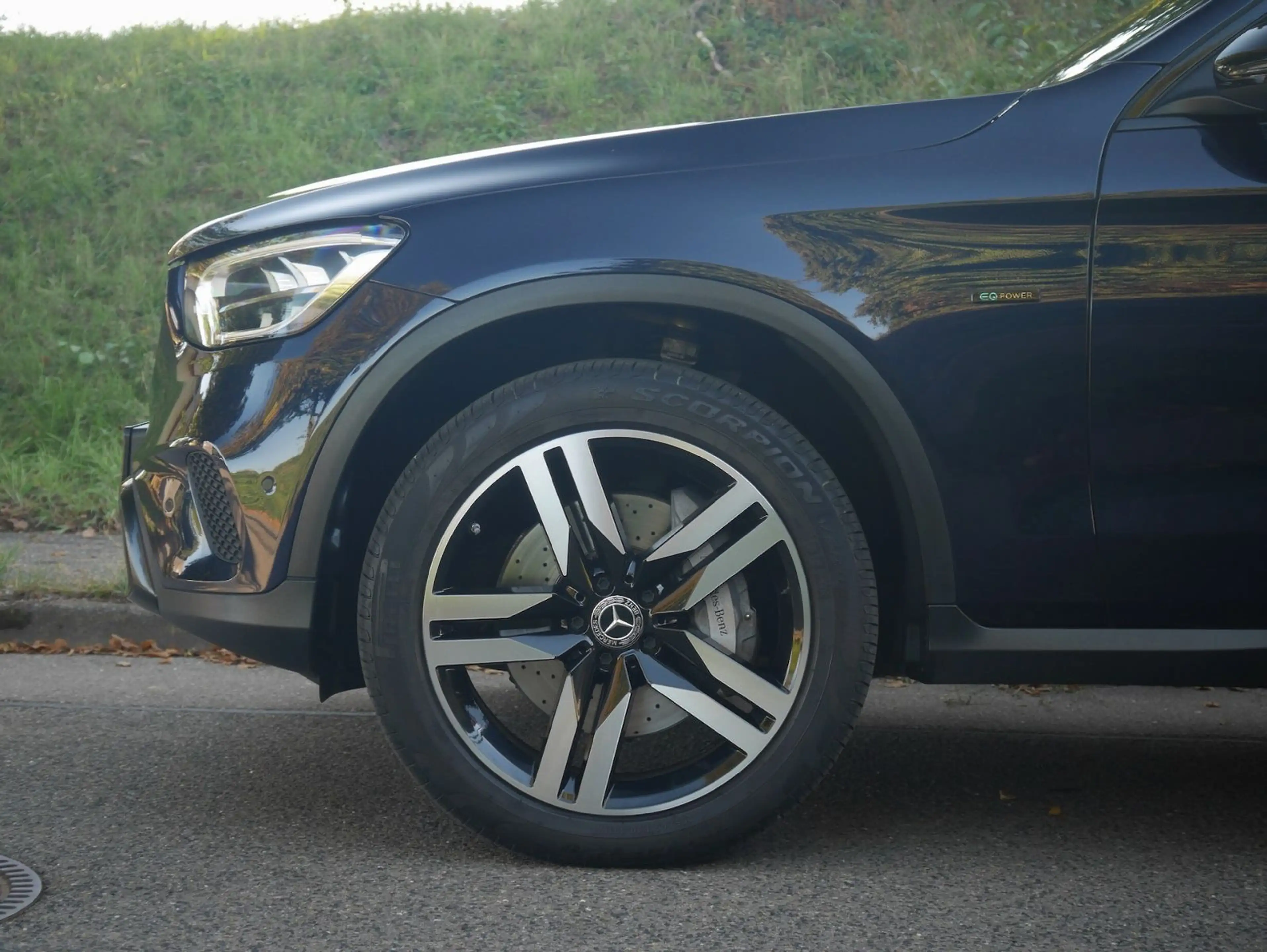 Mercedes-Benz GLC 300 e 4Matic Plug-In-Hybrid//AMG Line — photo 5