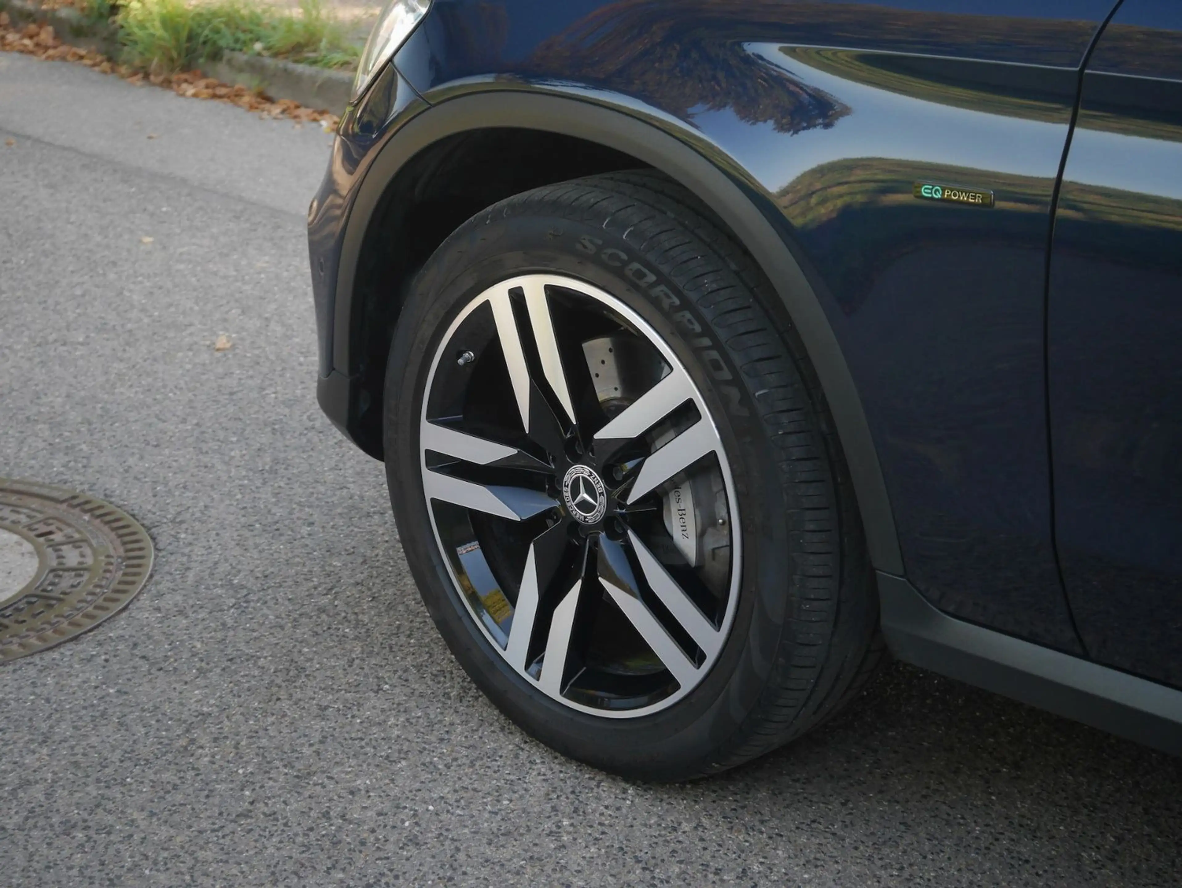 Mercedes-Benz GLC 300 e 4Matic Plug-In-Hybrid//AMG Line — photo 7