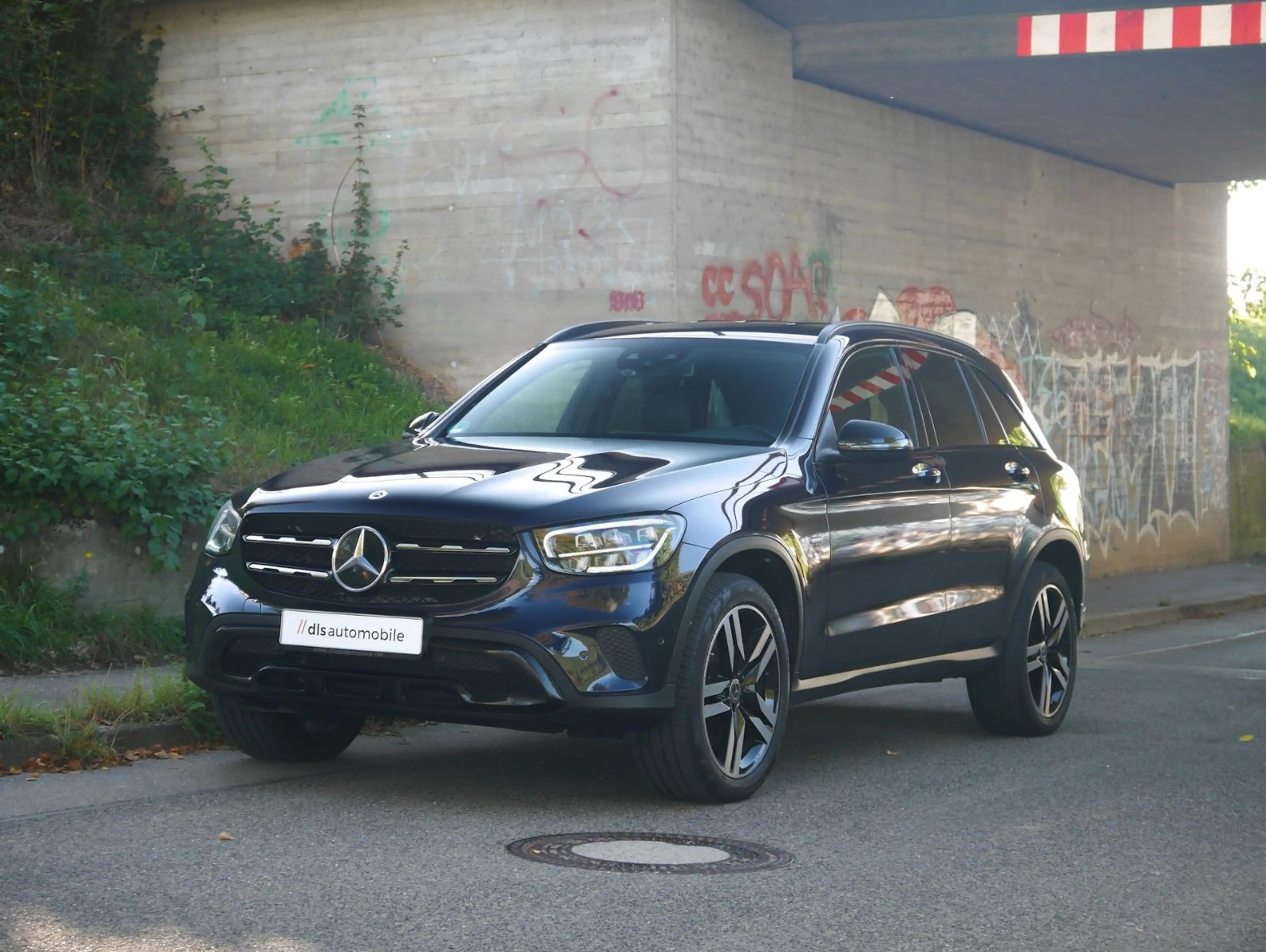 Mercedes-Benz GLC 300 e 4Matic Plug-In-Hybrid//AMG Line — photo 3