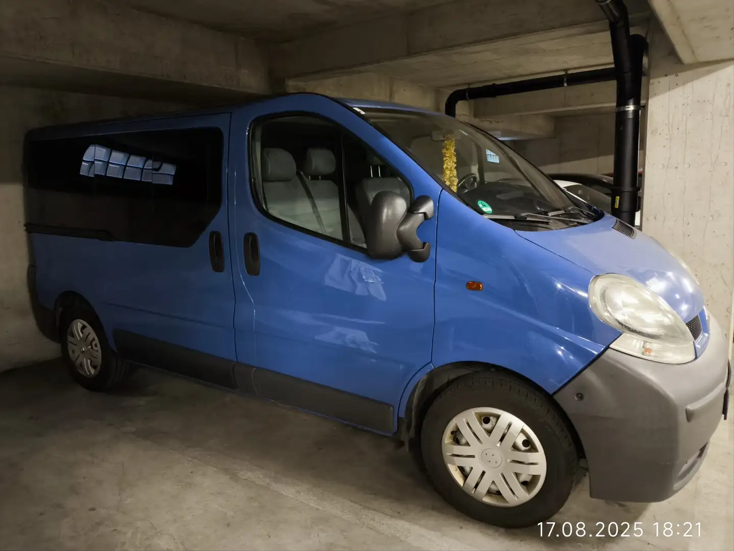 Renault Trafic L1H1 2,9t (9 Sitze) verglast - 1