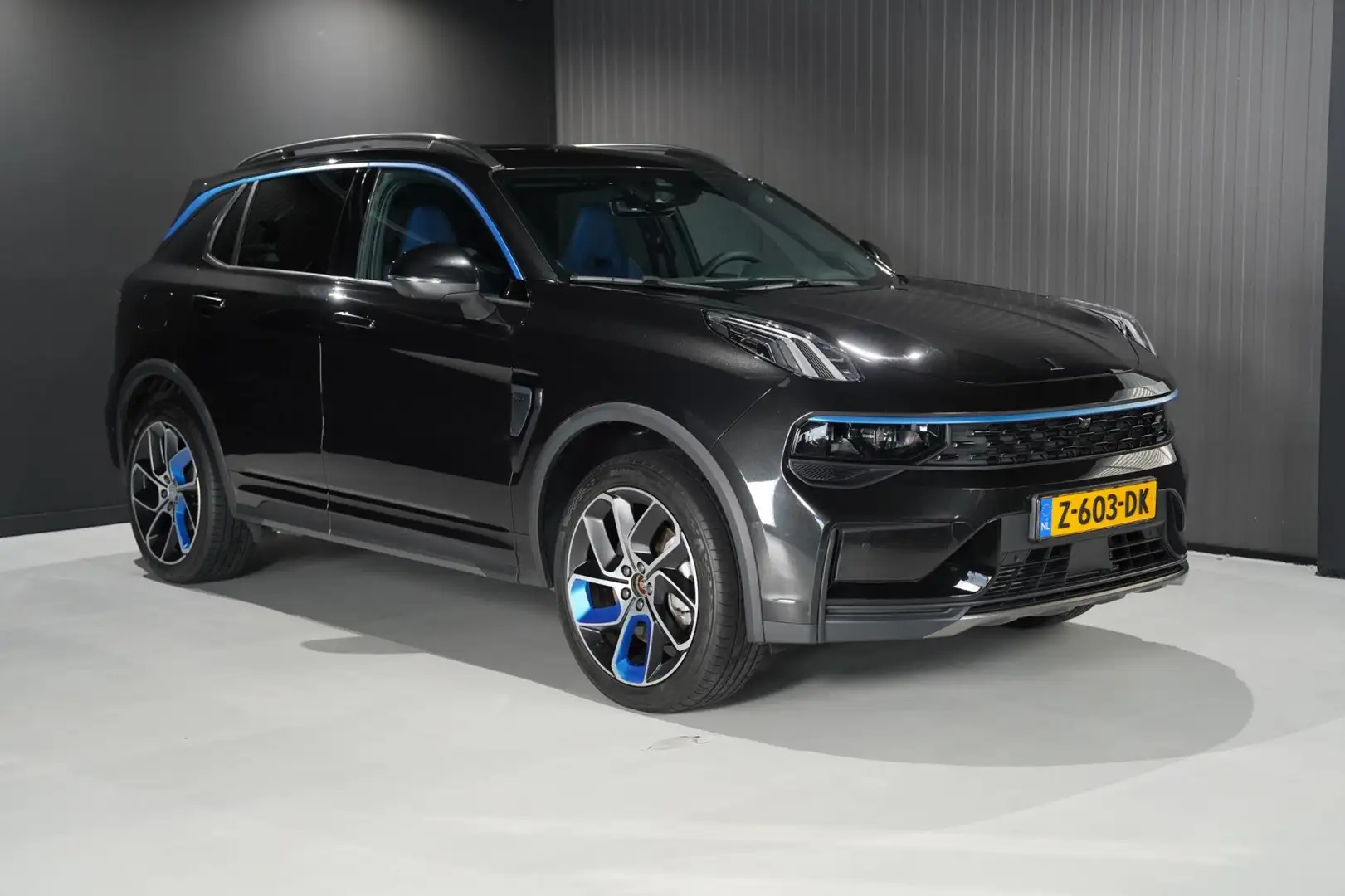 Lynk & Co 01 1.5 Zwart - 1