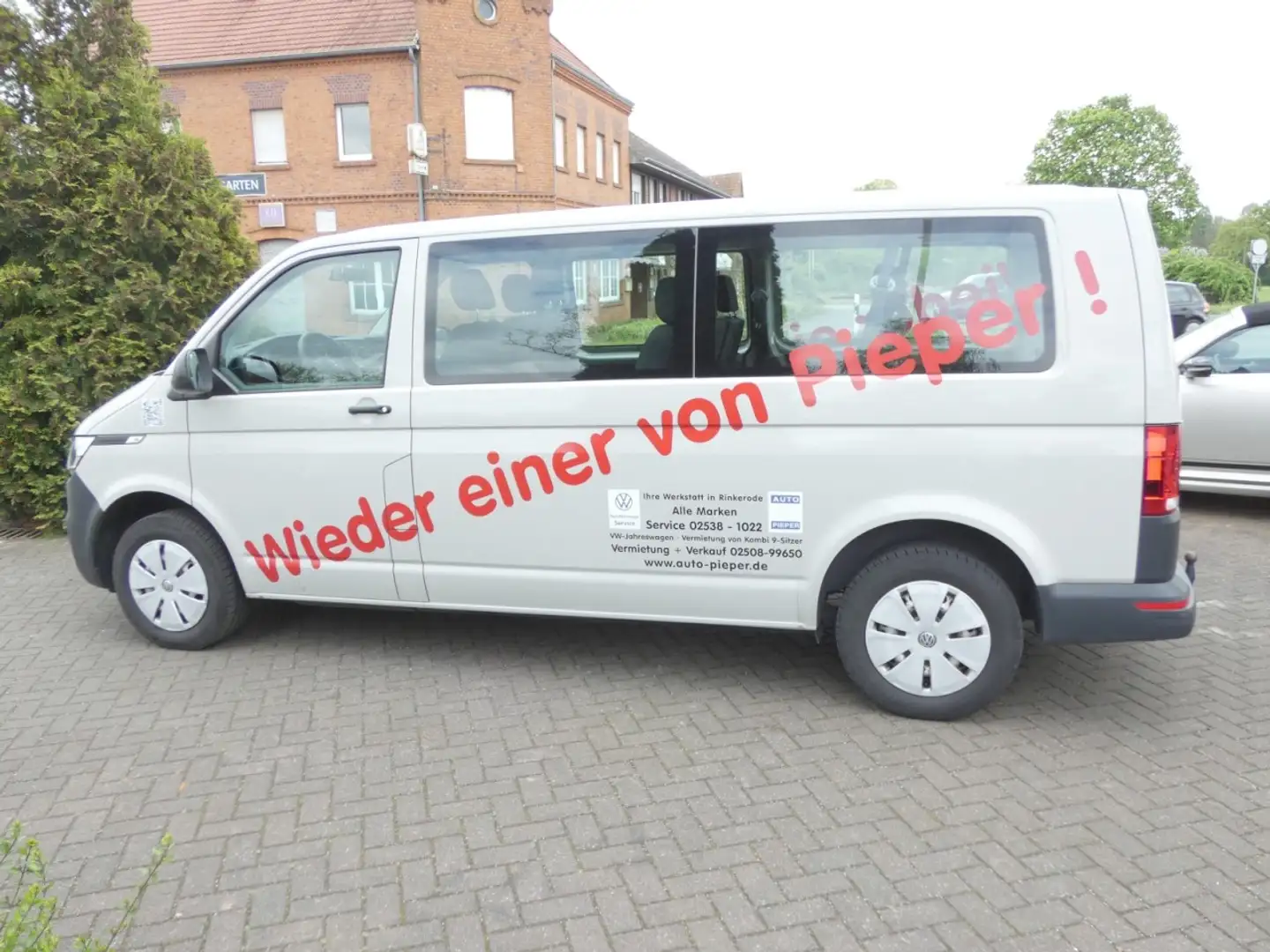 Volkswagen T6.1 Kombi LR 2xKlima 9-Sitze lang APP-Connect Klima Navi Grau - 2