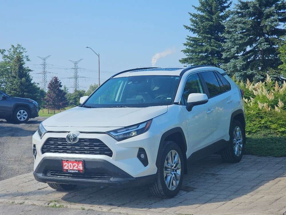 2024 Toyota RAV4 XLE XLE Premium|Leather|Roof|Alloys|CarPlay|Safety
