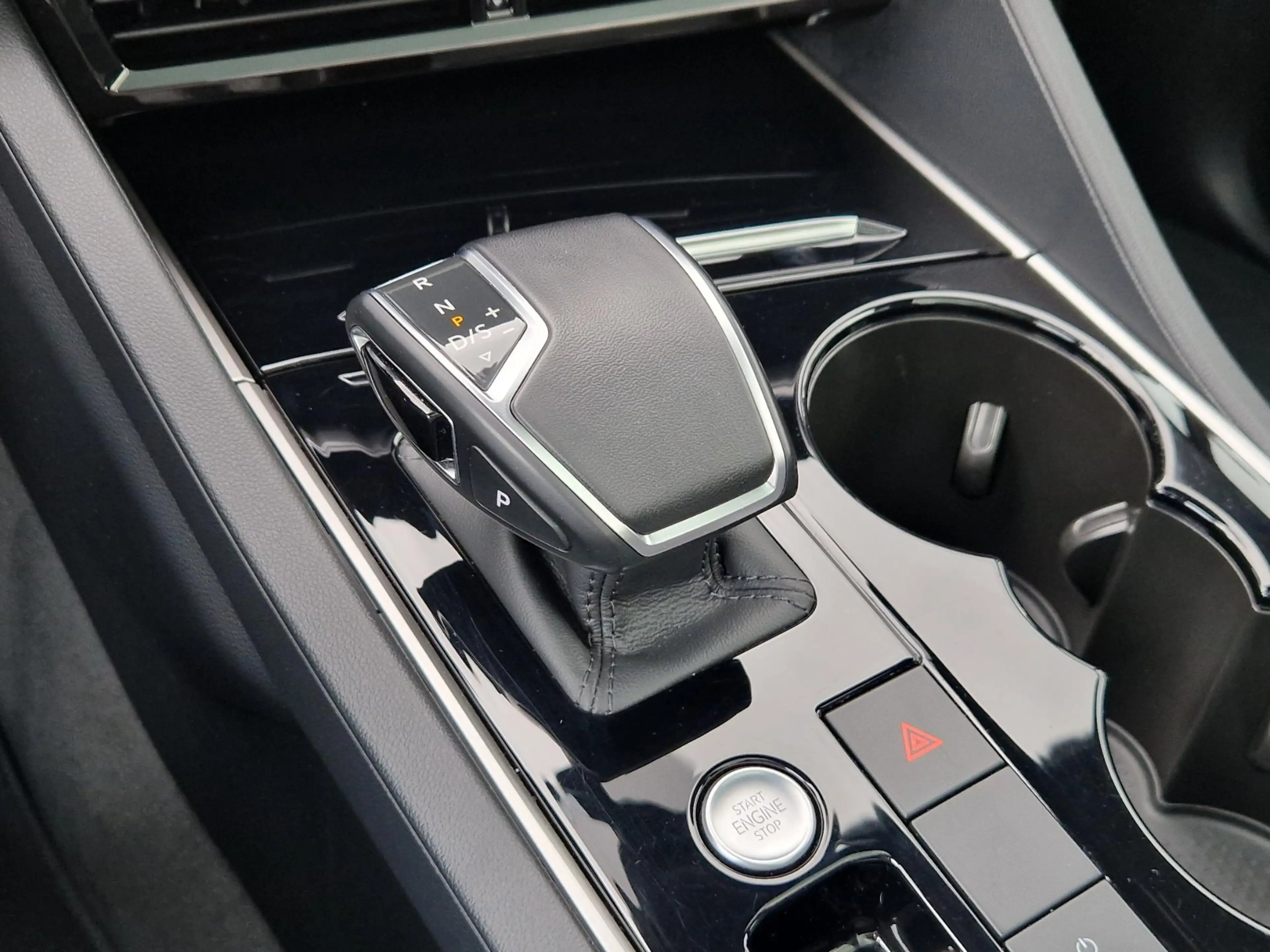 Volkswagen Touareg 3.0 TSi eHybrid 4MOTION PHEV LUCHTVERING TREKHAAK — photo 28