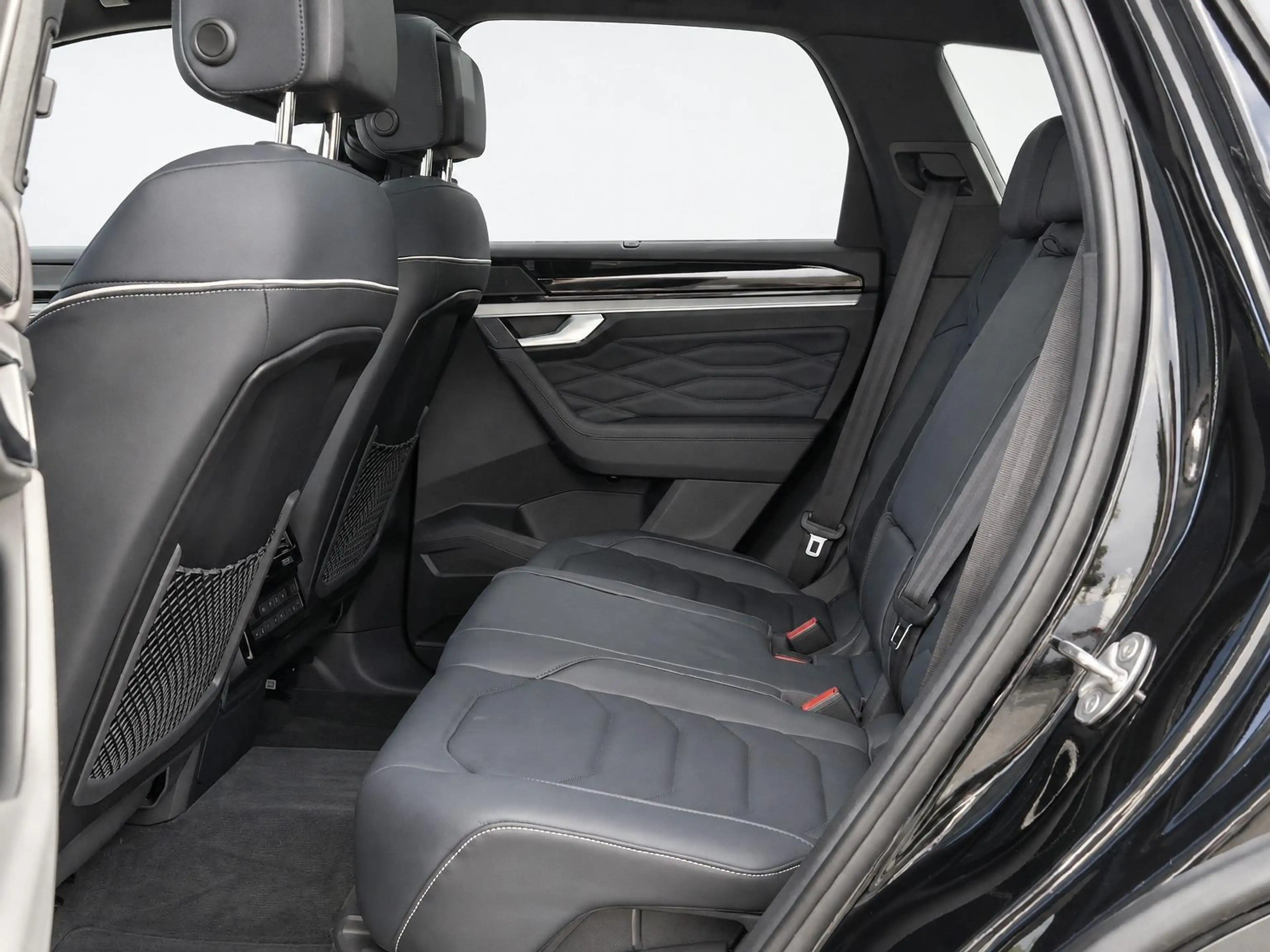 Volkswagen Touareg 3.0 TSi eHybrid 4MOTION PHEV LUCHTVERING TREKHAAK — photo 11