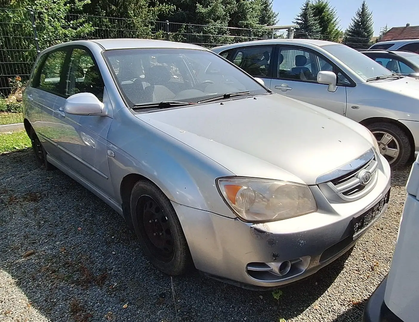 Kia Cerato Cerato Fließheck Diesel 1.5 CRDi LX Silber - 1