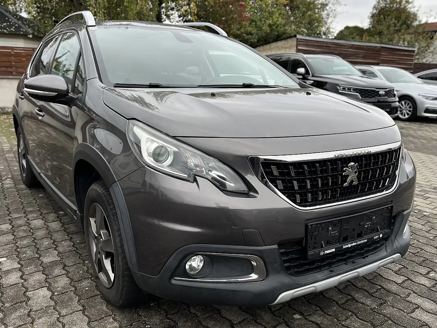 Peugeot 2008 1,2 PureTech 110 S&S Allure Gris - 2