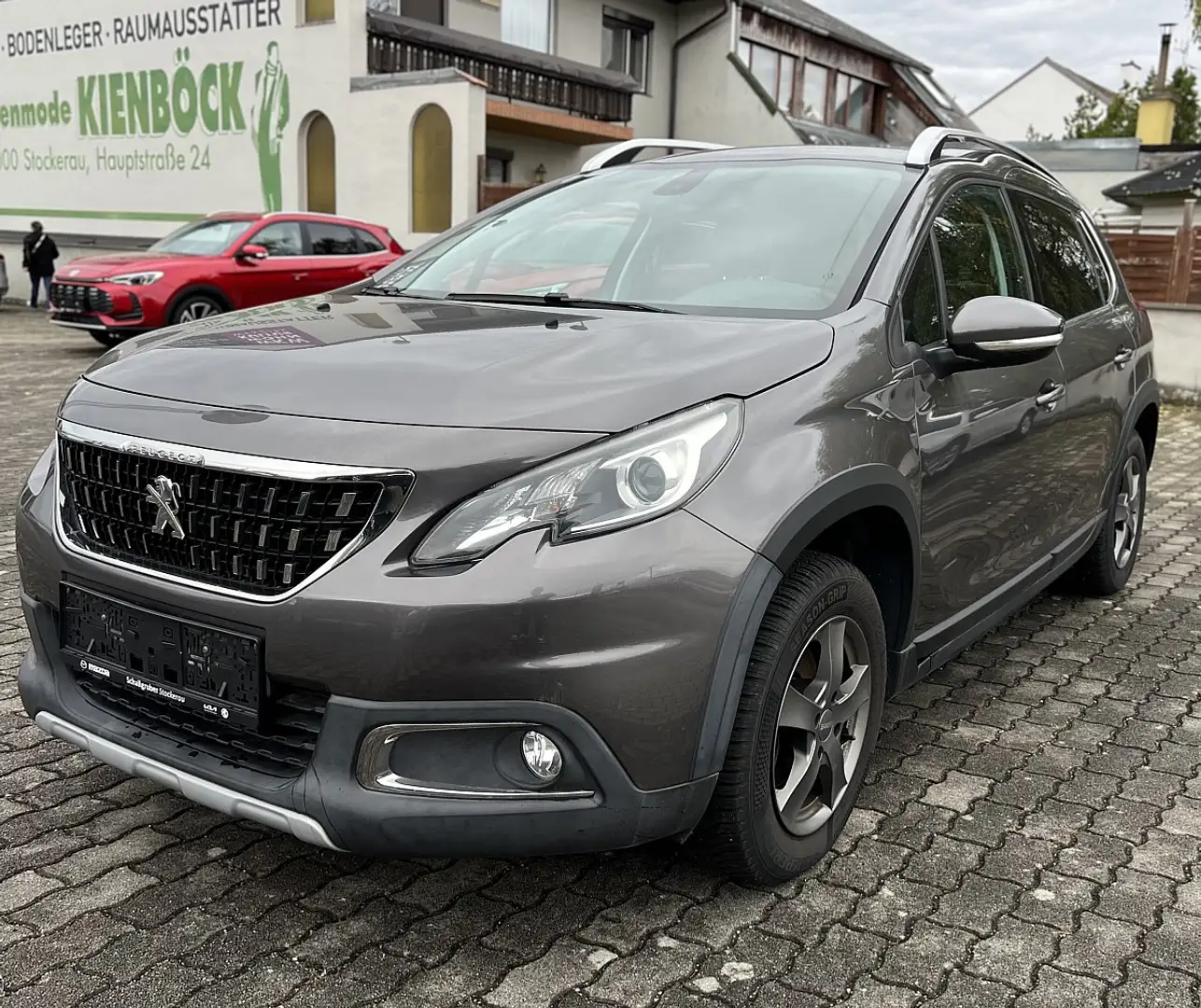 Peugeot 2008 1,2 PureTech 110 S&S Allure Gris - 1