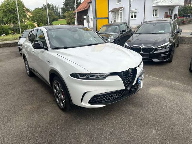 Alfa Romeo Tonale Veloce Plug-In-Hybrid AWD Panoramaglasdach 20"Rad