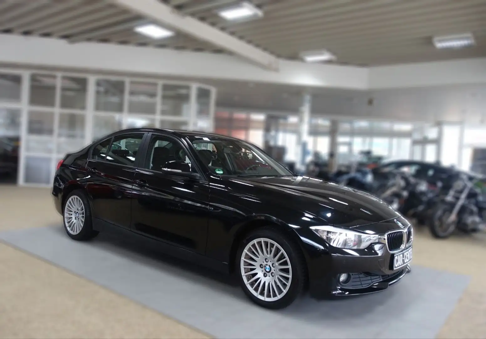 BMW 316 i Lim. F30; KLIMAAUT/ SHZ/ PDC/ LMF/ EU6 Schwarz - 2