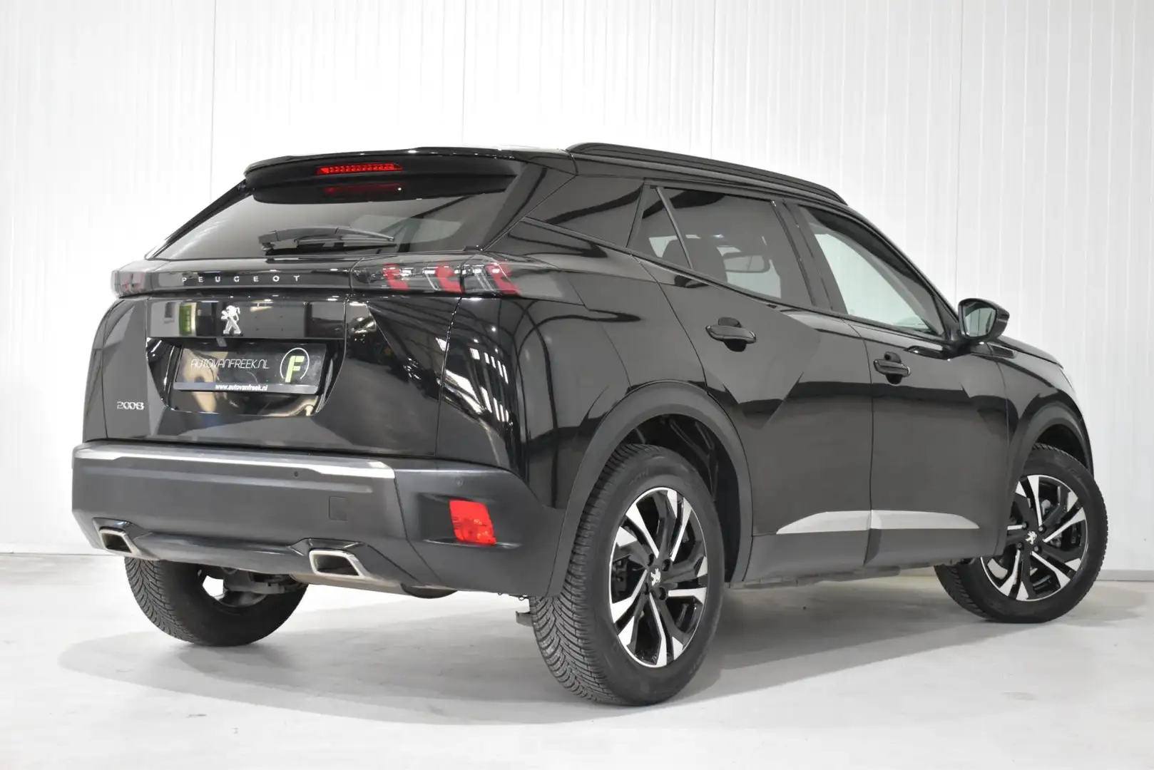 Peugeot 2008 1.2 PureTech Allure | 1E EIG | DEALER | CARPLAY | Noir - 2