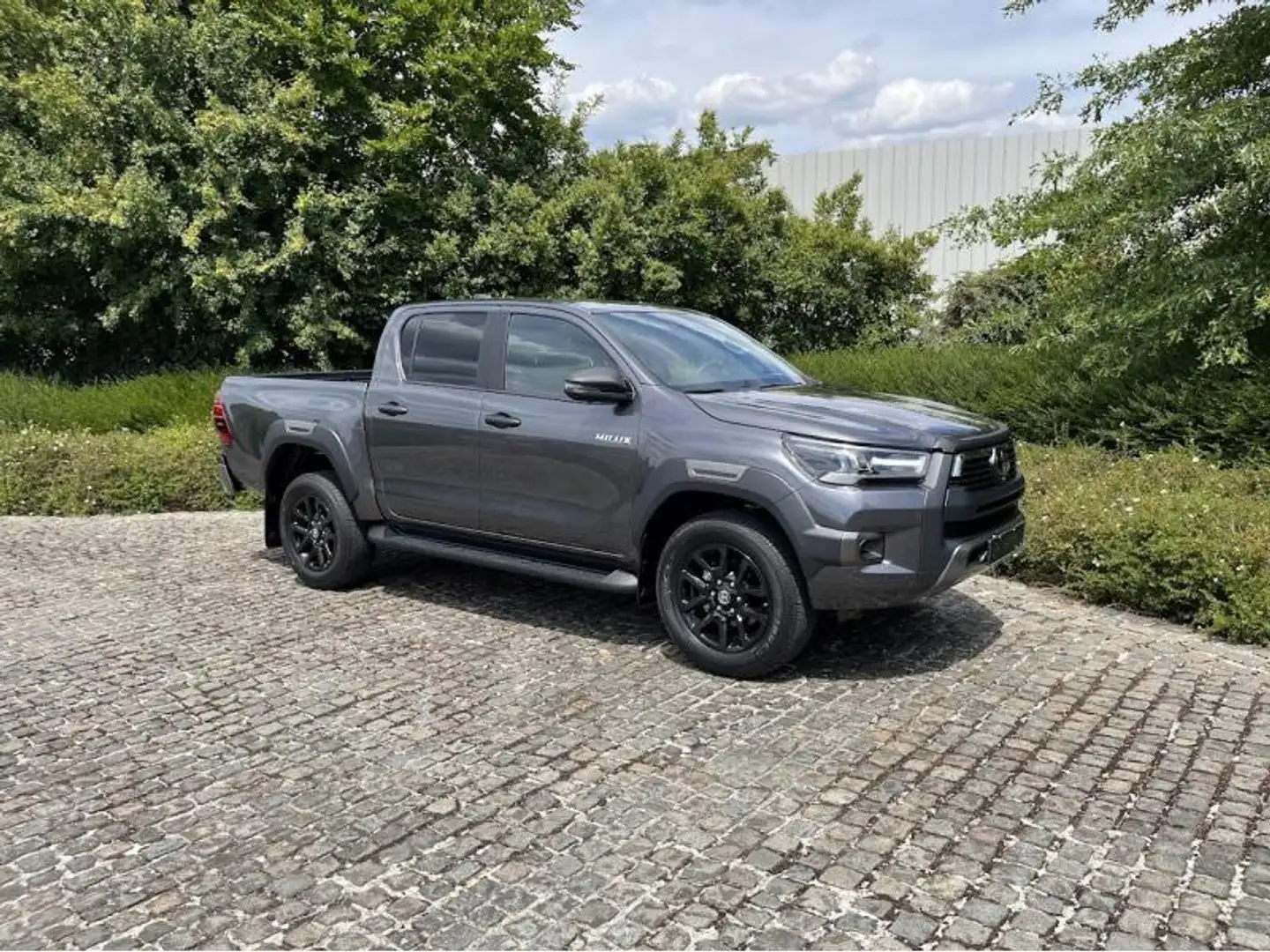 Toyota Hilux Invincible Noir - 1