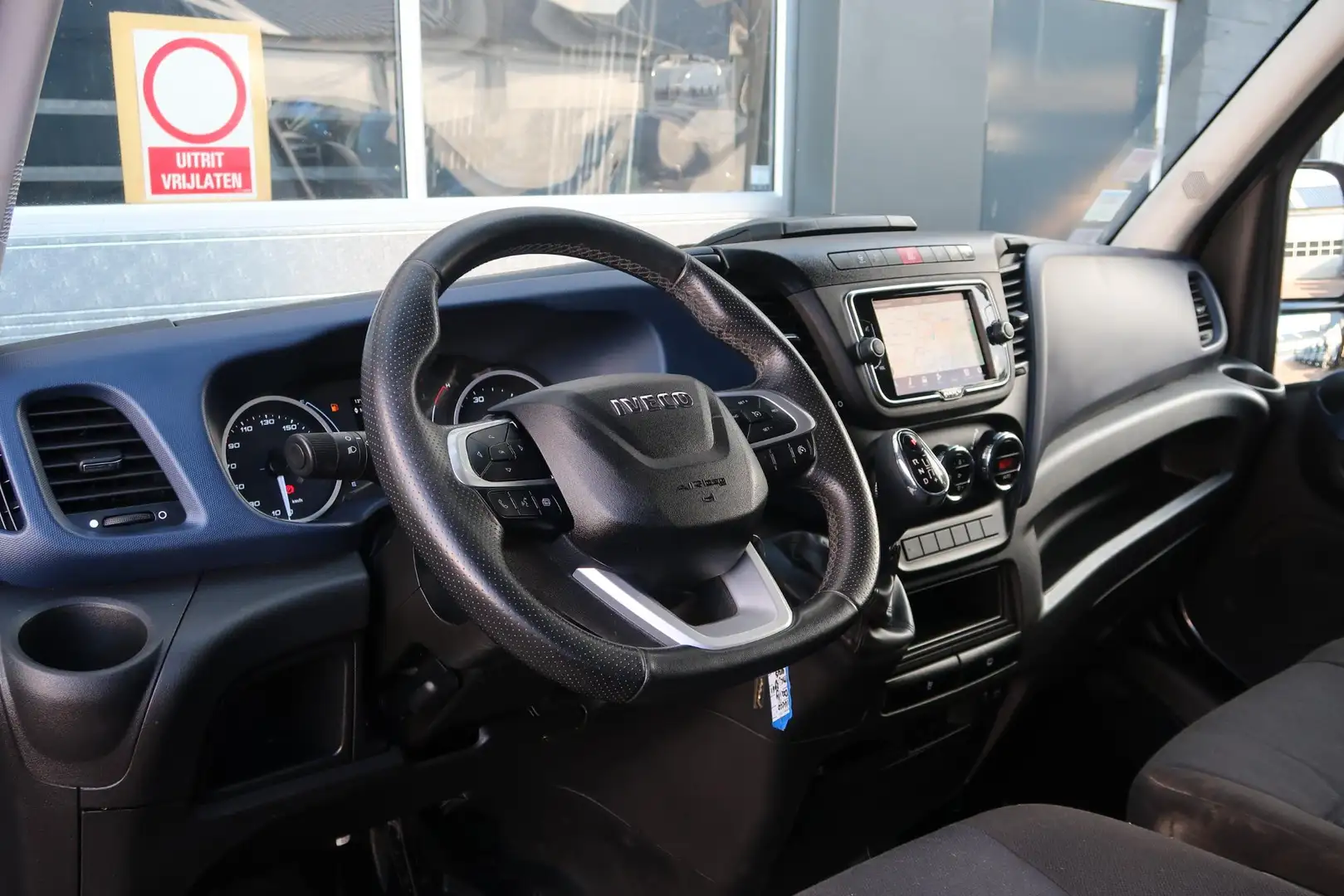 Iveco Daily 35S18HV 3.0 35 L2 H2 AUT/ LED/ CAMERA/ 3.5T/ CRUIS Gris - 2