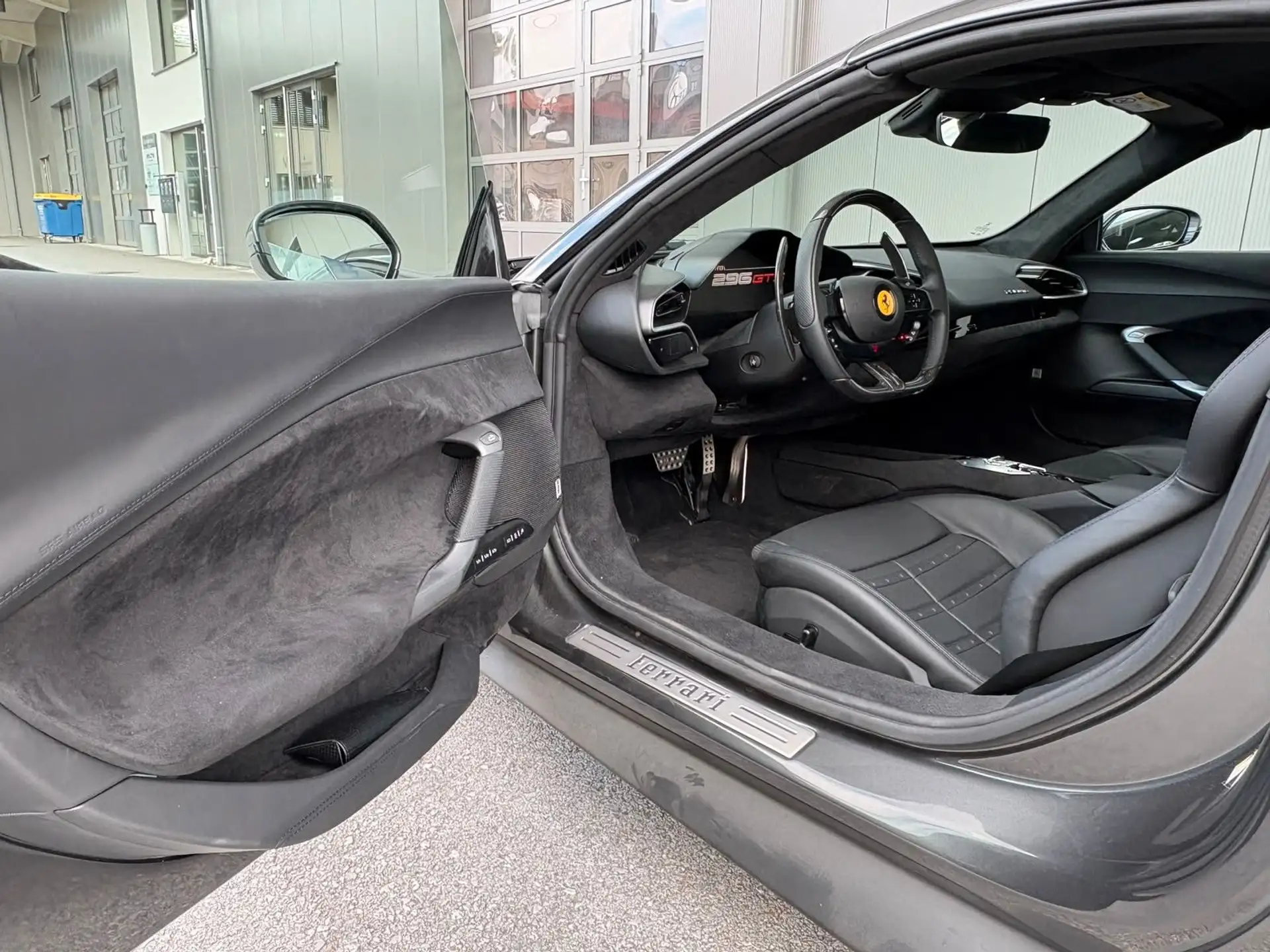 페라리 296 GTS 2025 건메탈 사진 8