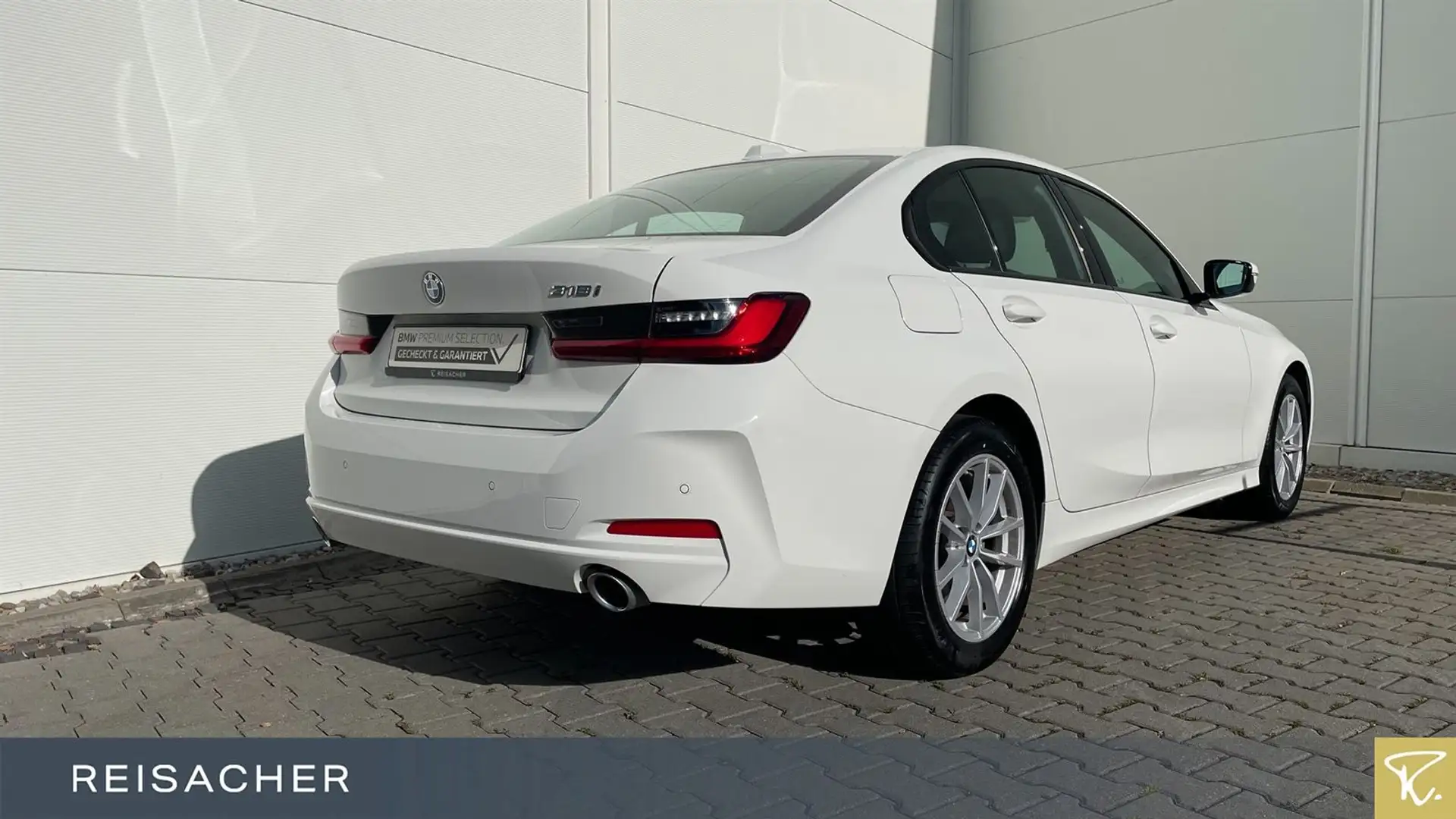 BMW 318 i A Lim LCPlus,DrivinAss.SHZ,DAB,PDCv+h,LED Weiß - 2