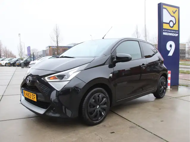 Toyota Aygo 1.0 VVT-i x-play Sparco Camera-Carplay, NL-auto, A