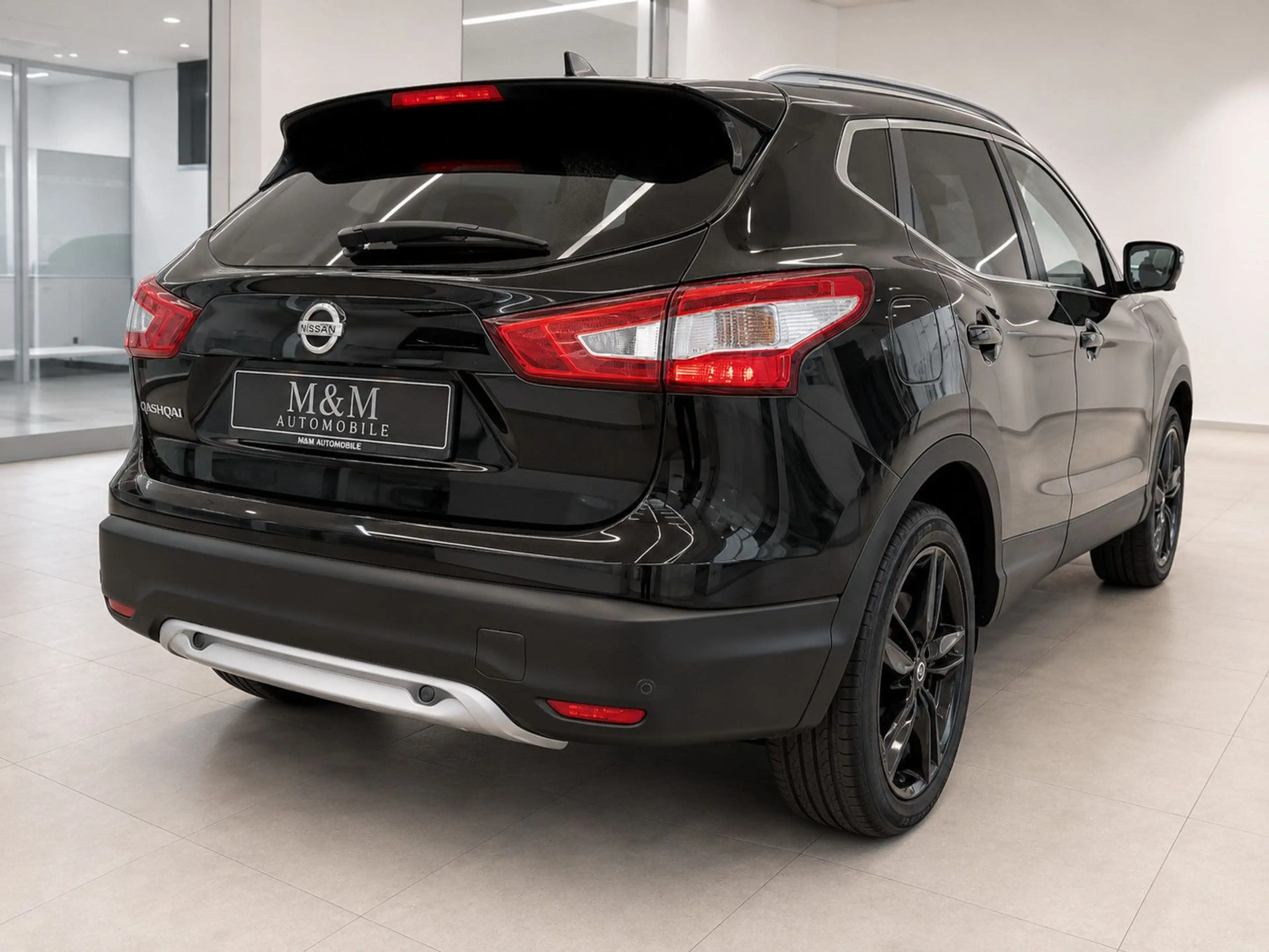 Nissan Qashqai Black Edition 4x4 N-Connecta 1.6 LED 360 — photo 3