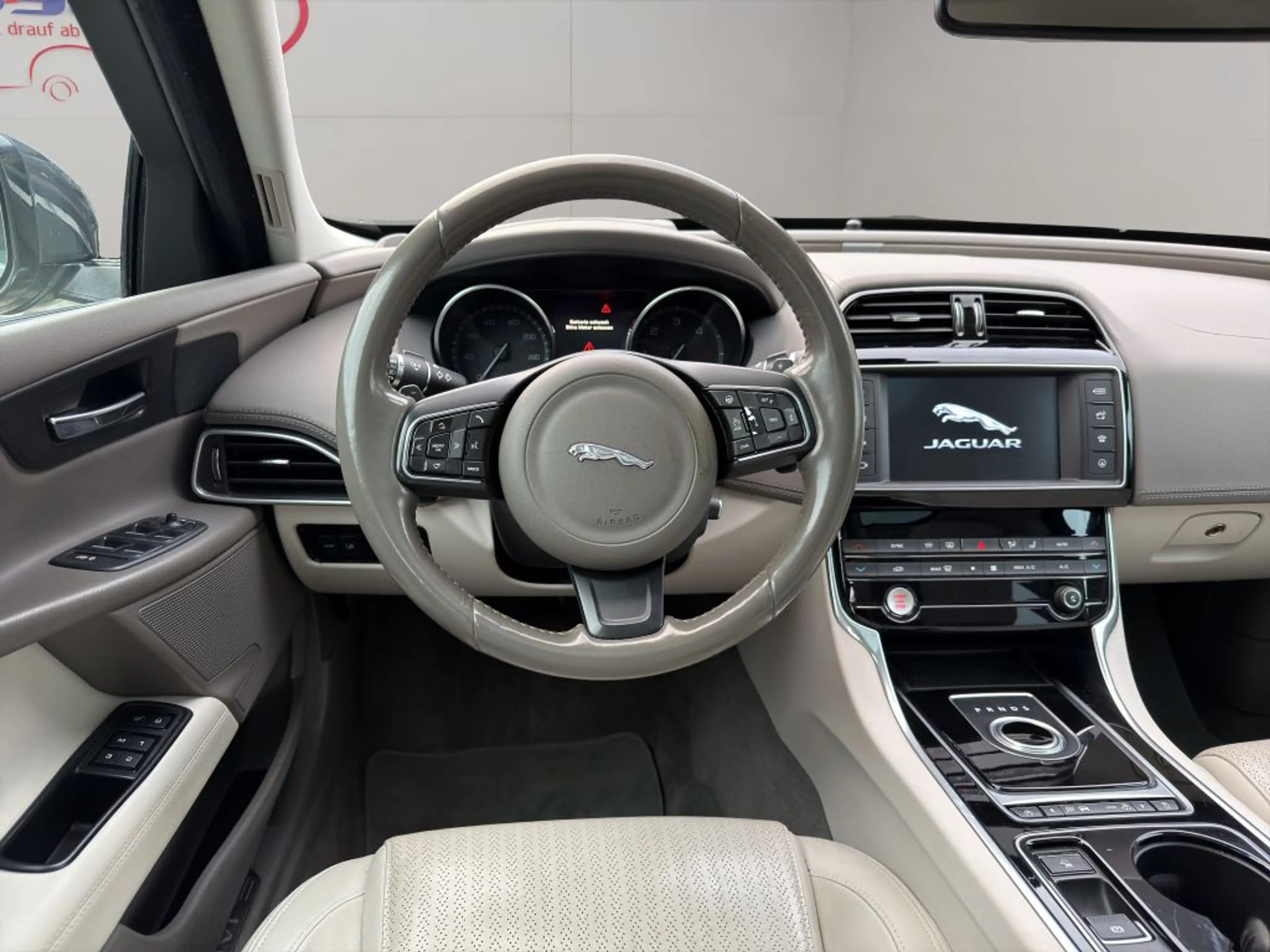 Jaguar XE 20d Aut. Portfolio — photo 4