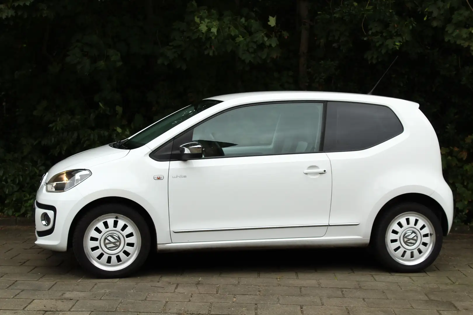 Volkswagen up! 1.0 high up! Up! white (airco, chroom delen exteri Wit - 1
