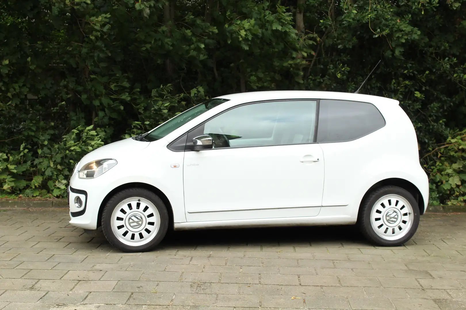 Volkswagen up! 1.0 high up! Up! white (airco, chroom delen exteri Wit - 2