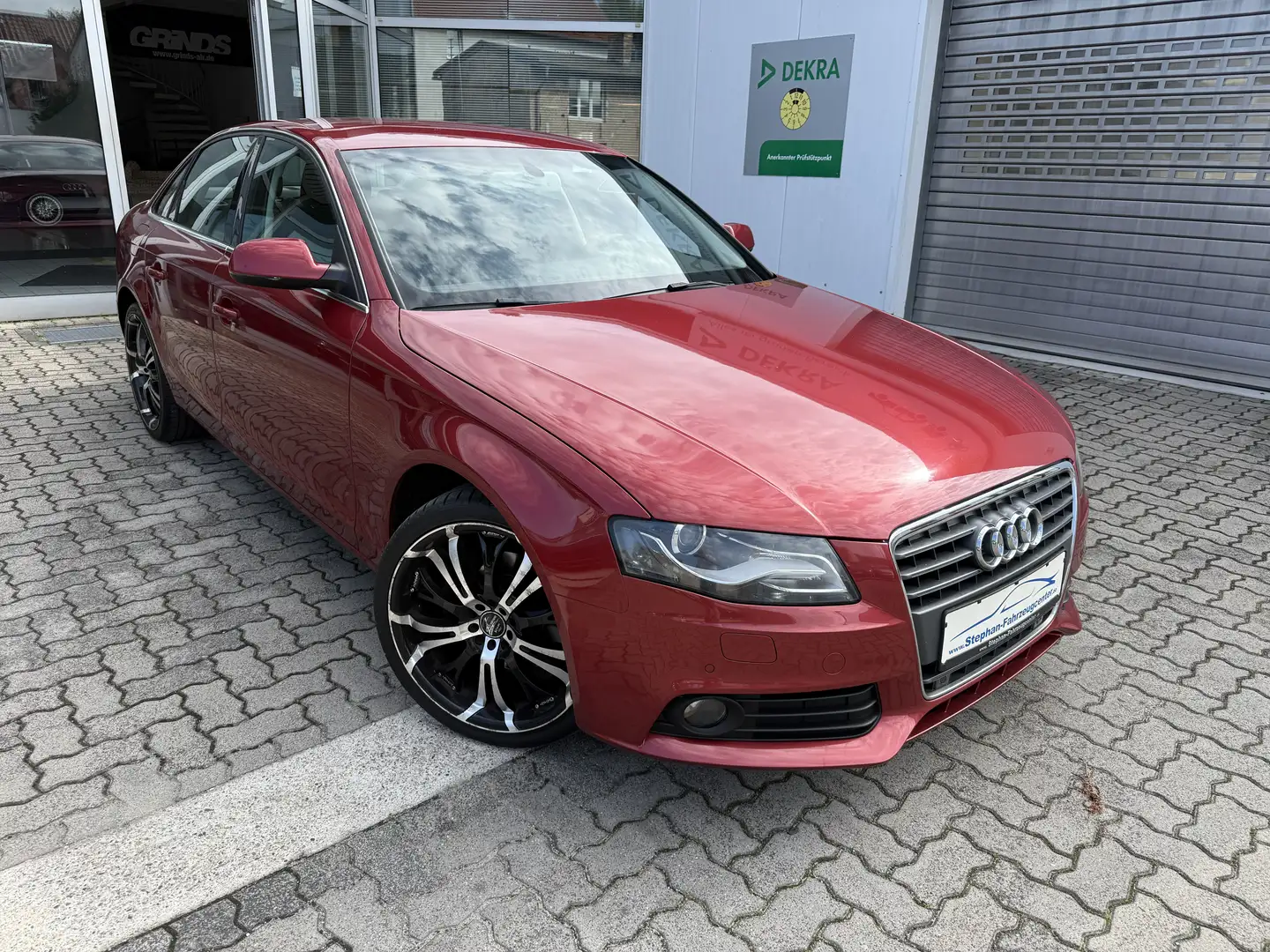 Audi A4 Ambiente 4trg. mit Klima/Navi/ABS/ESP/PDC/Alus/Met Rouge - 1
