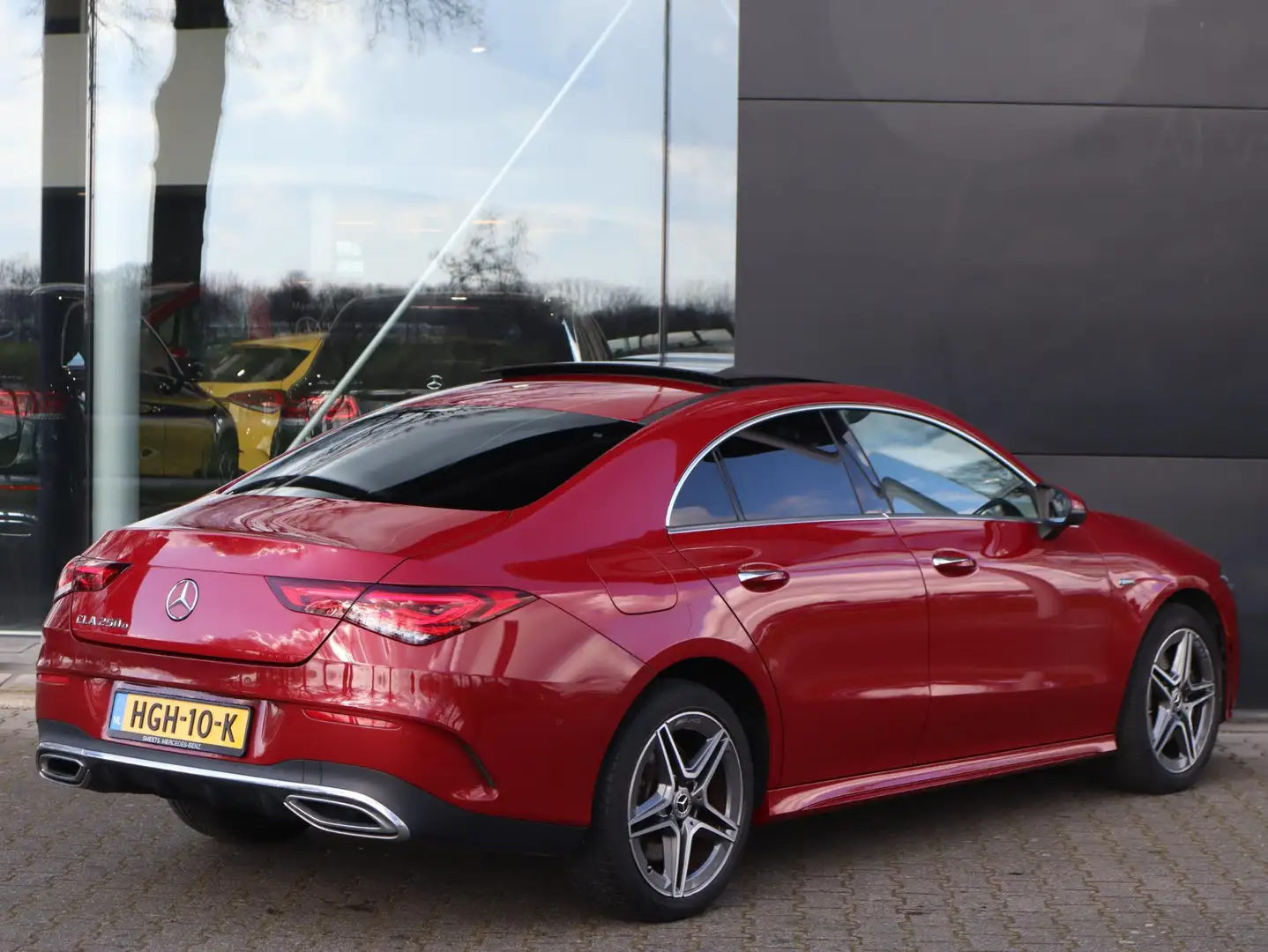 Mercedes-Benz CLA 250 e Premium Plus AMG line | Camera | Panoramadak | M Rood - 2